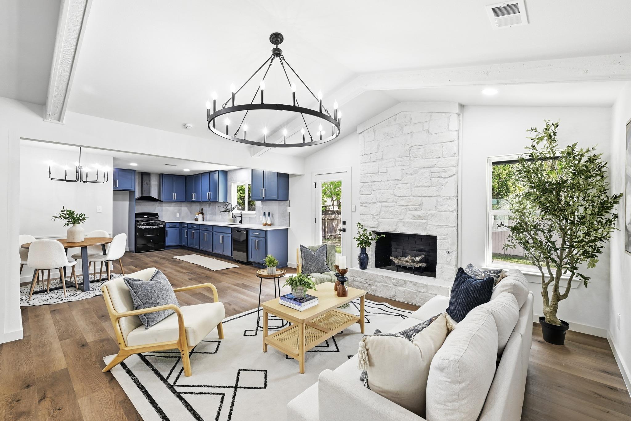 Listing photo 1 of 9801  Oak Hollow Dr