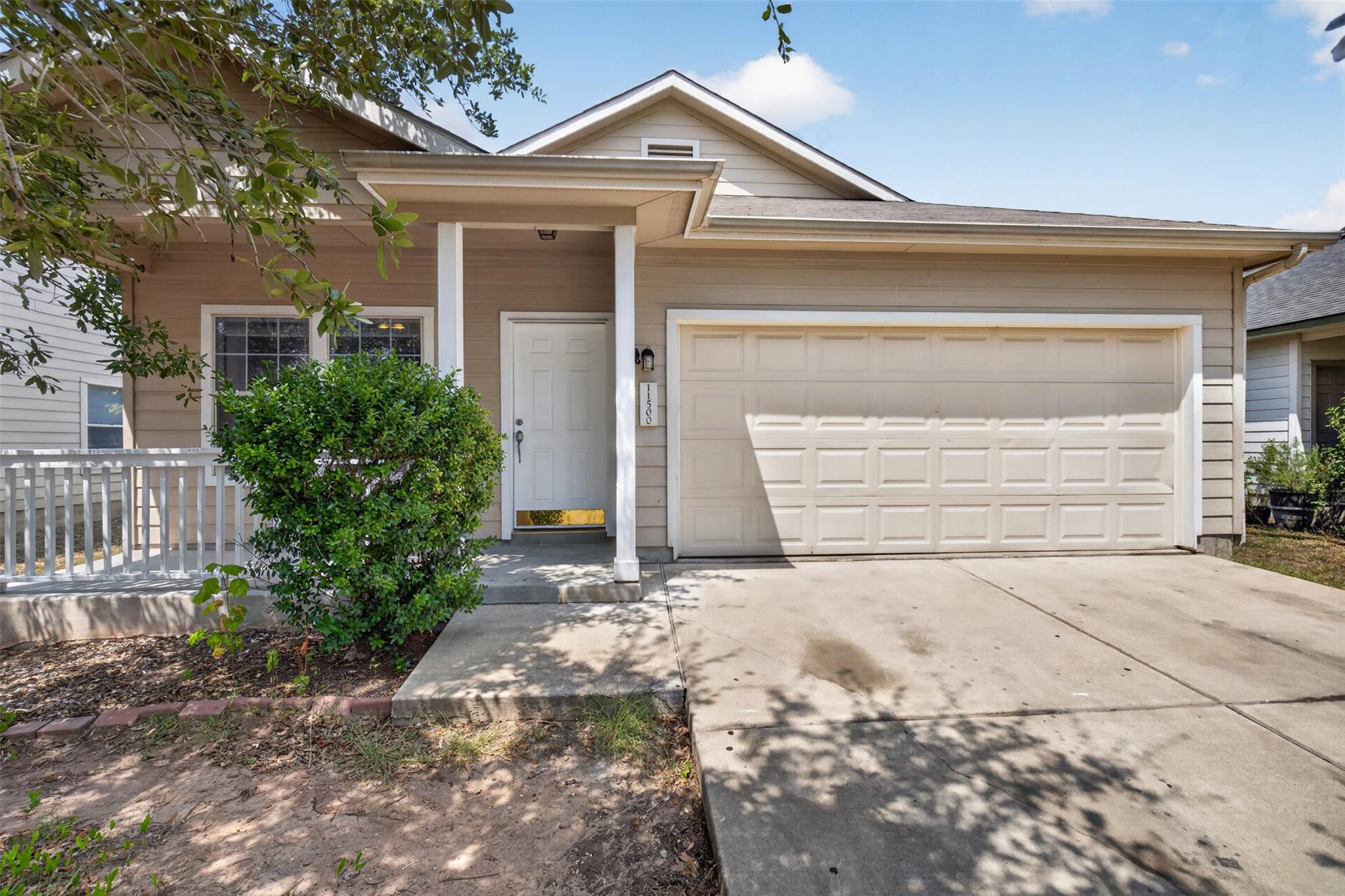 Listing photo 1 of 11500  Lapoynor St
