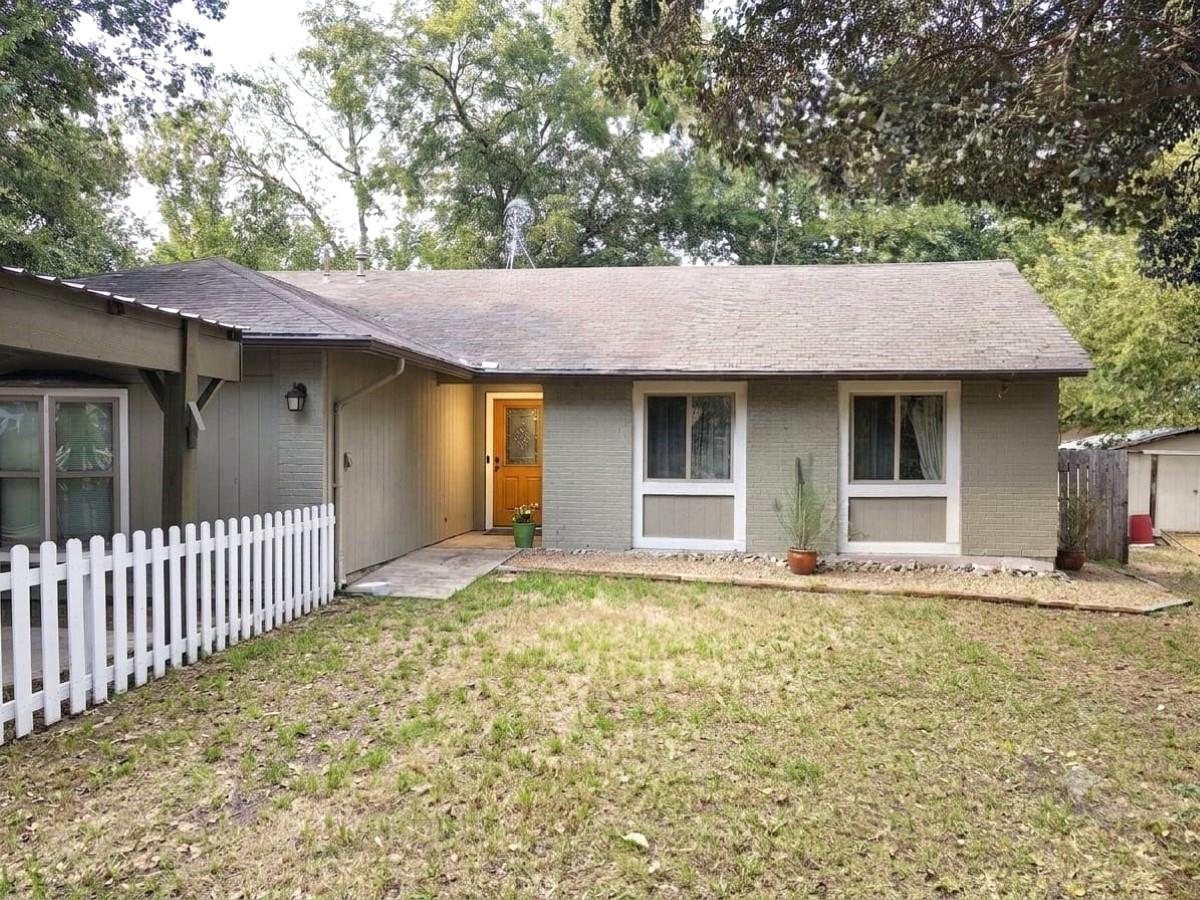 Listing photo 1 of 2423  Village Walk