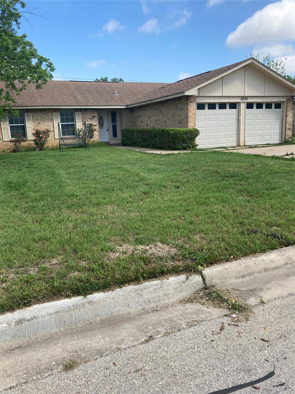 Listing photo 1 of 2002  Ridgetop Dr