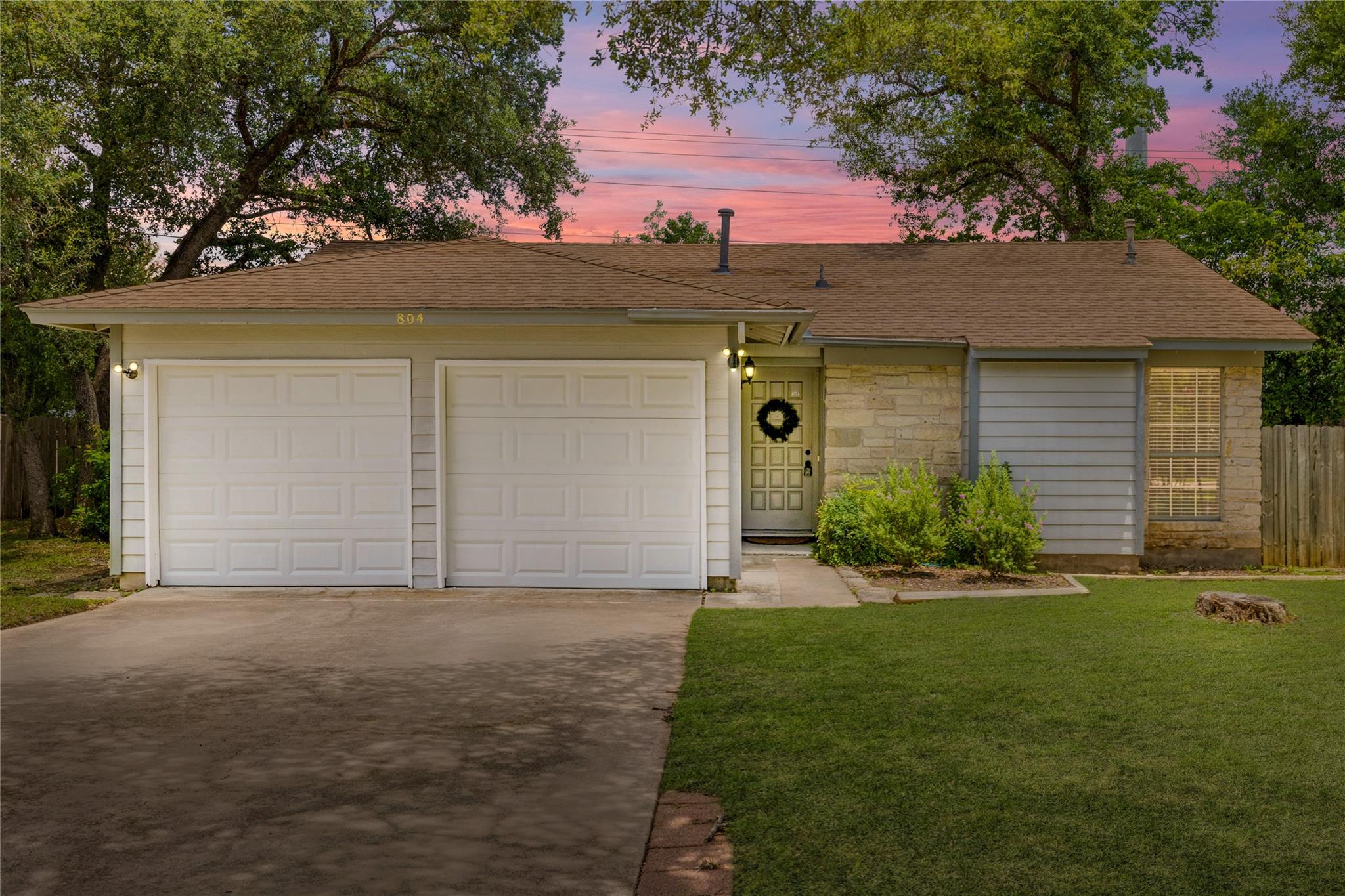 Listing photo 1 of 804  Lone Tree Ct