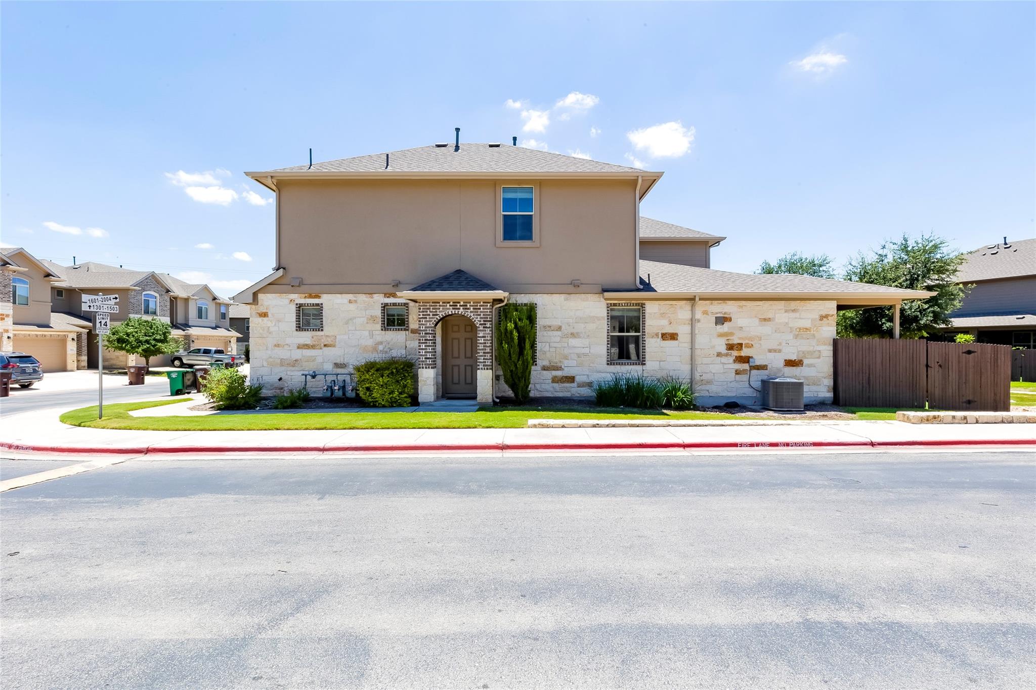 Listing photo 1 of 2880  Donnell Dr  #1704