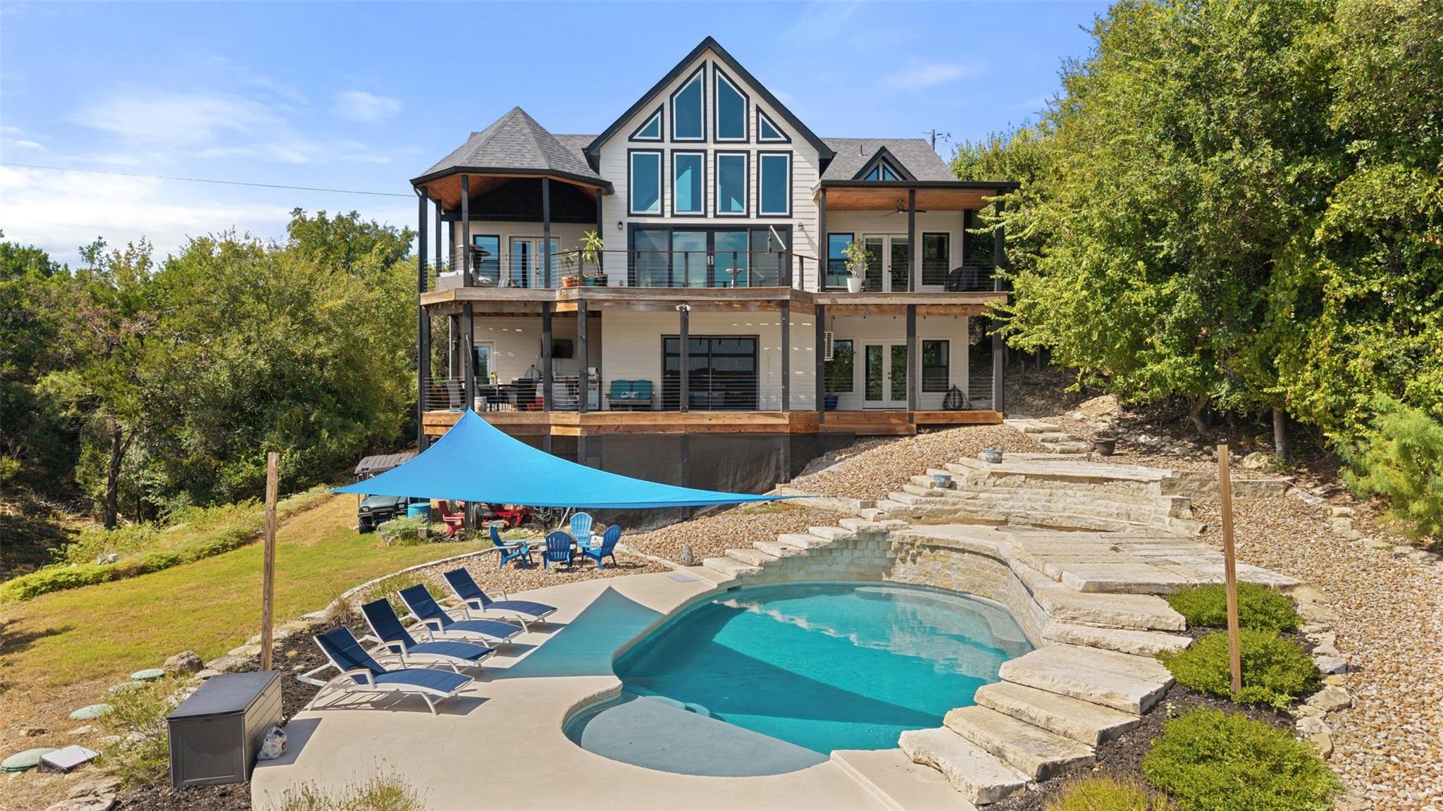Listing photo 1 of 1289  Lakeshore Dr