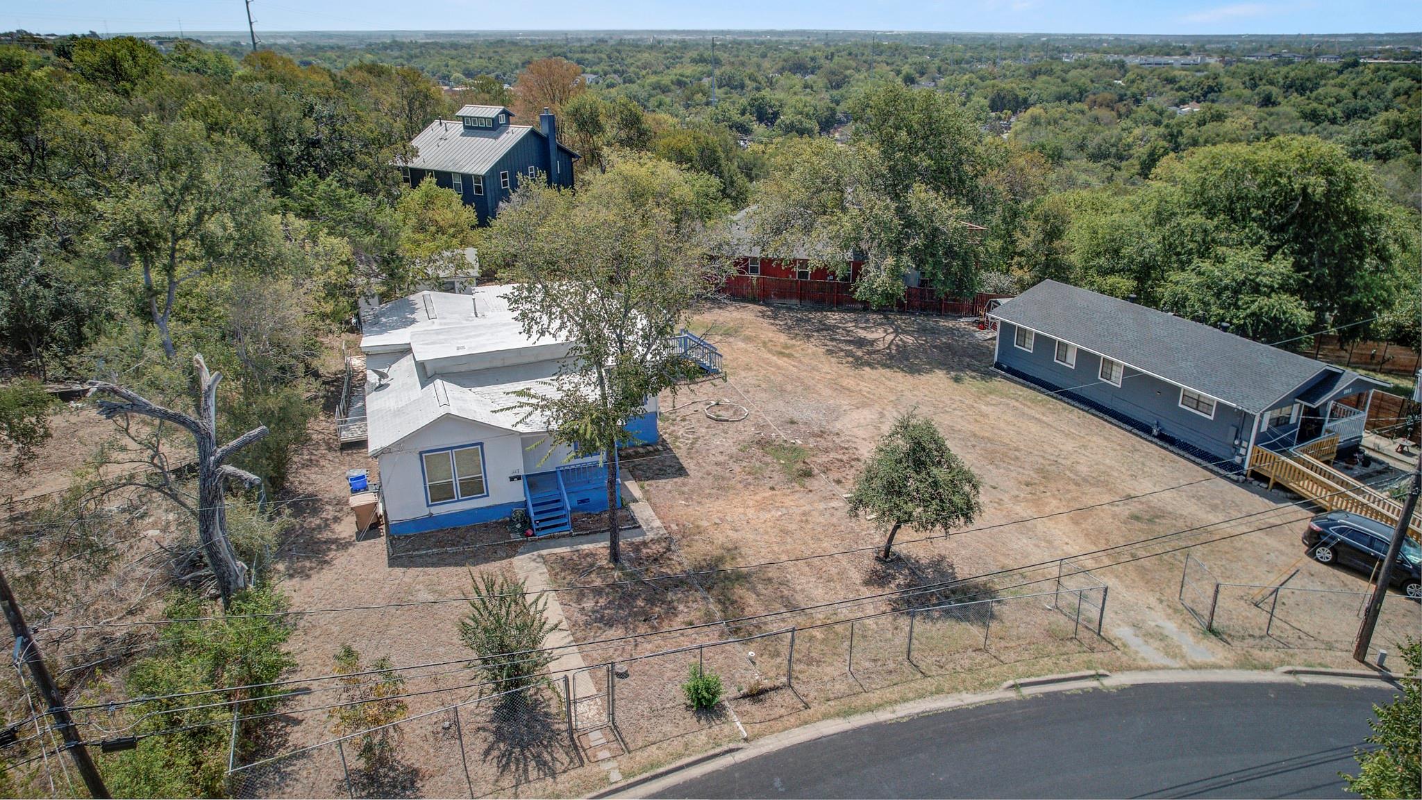 Listing photo 1 of 1115  Mansell Ave