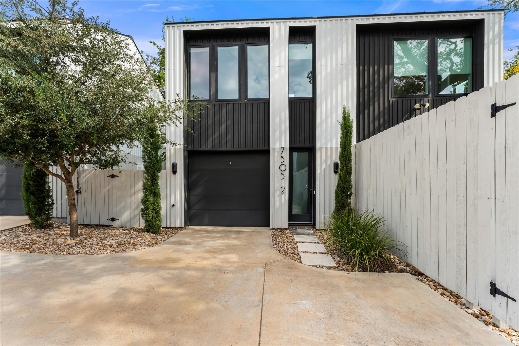 Ảnh nhà đang rao bán 1 của 7505  Wynne Ln  #2
