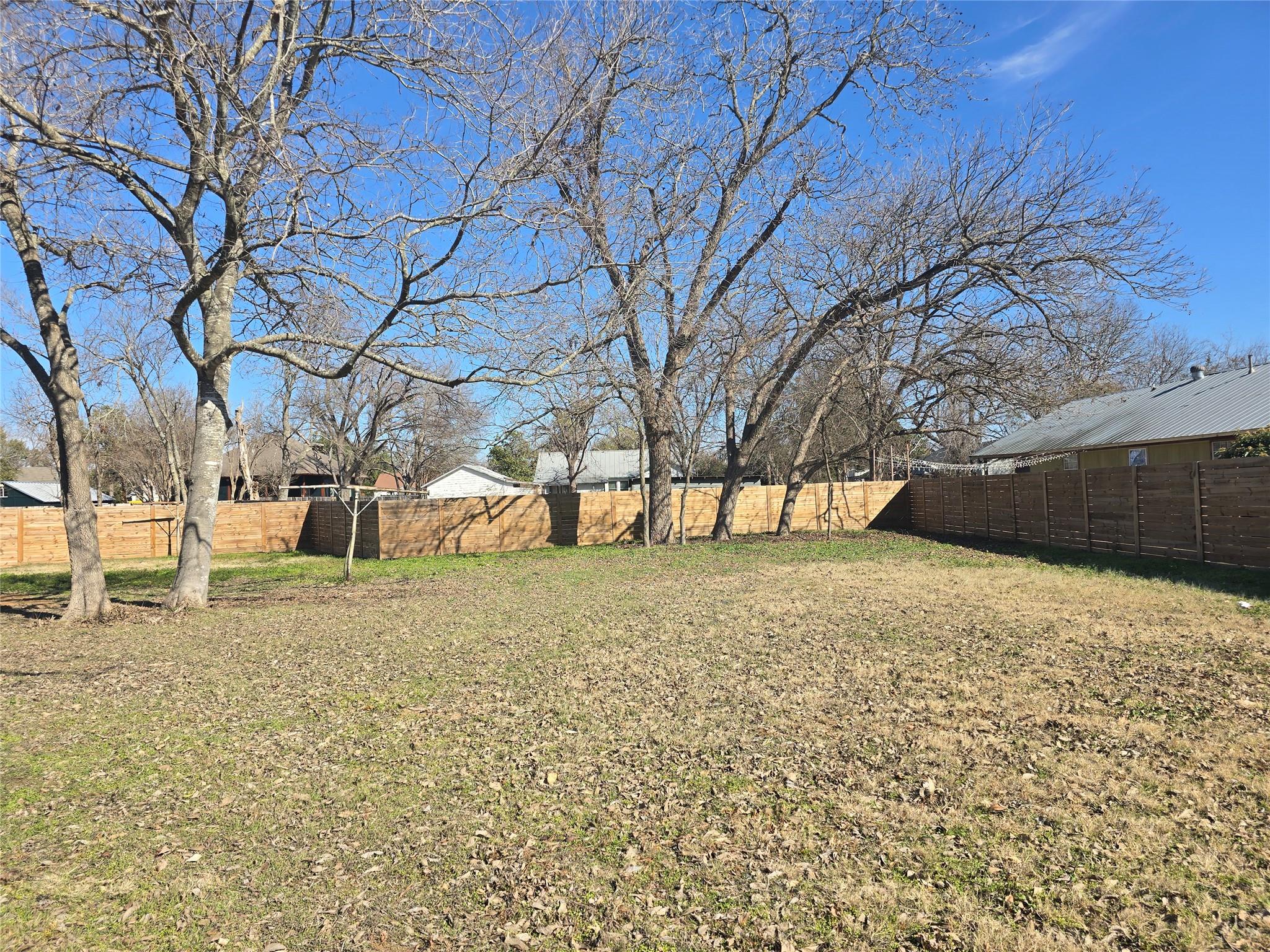 Listing photo 1 of 305  Lexington Rd