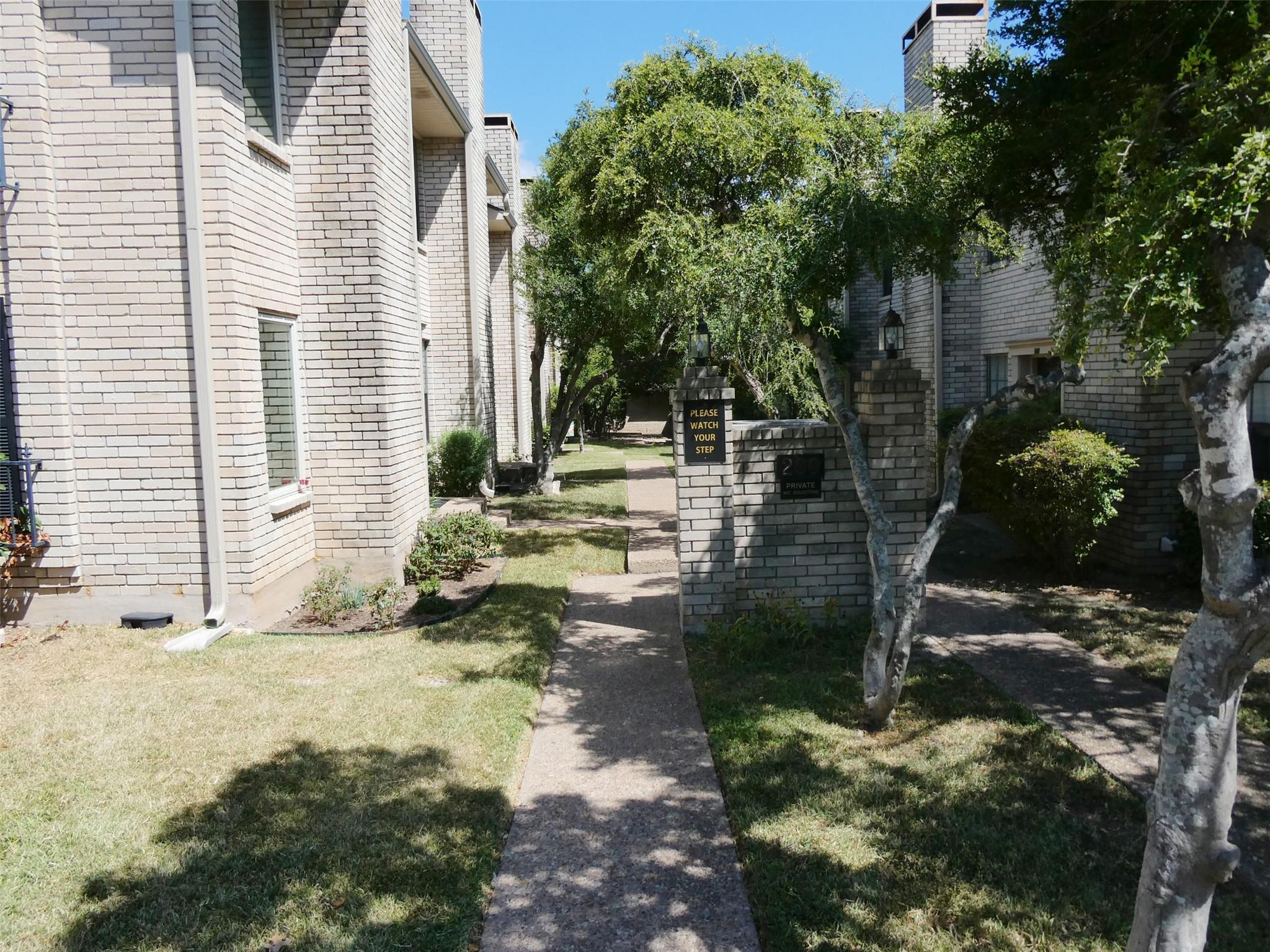 Listing photo 1 of 8400  JAMESTOWN Dr  #204