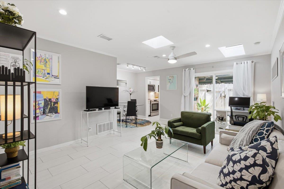 Double skylights and sliding glass doors illumina
