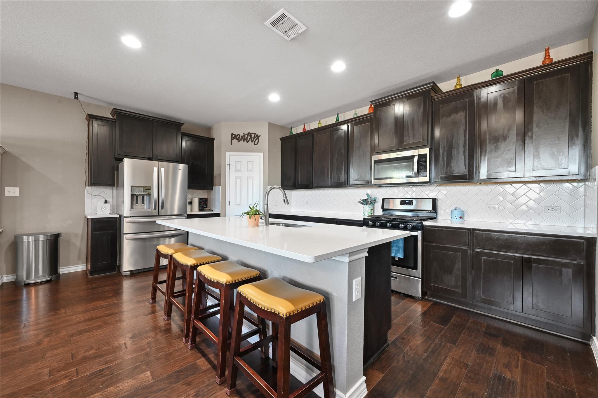 Listing photo 1 of 160  Thornless Cir