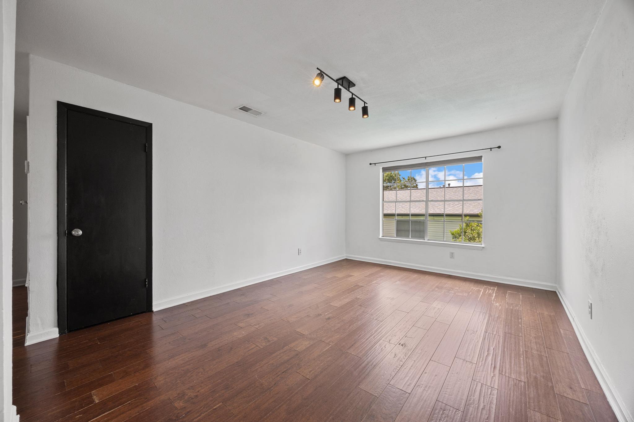Listing photo 1 of 3902  Peterson Ave  #203