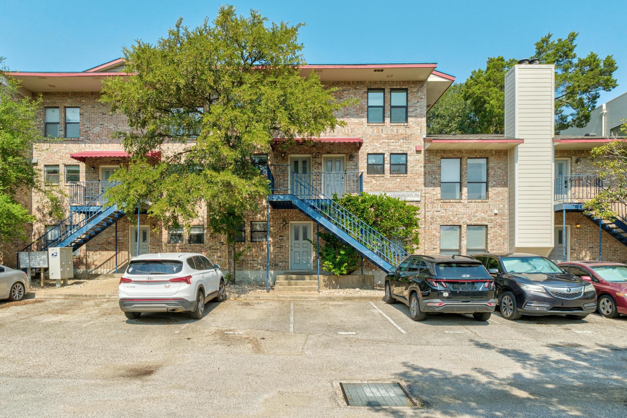 Listing photo 1 of 1404  Norwalk Ln  #206