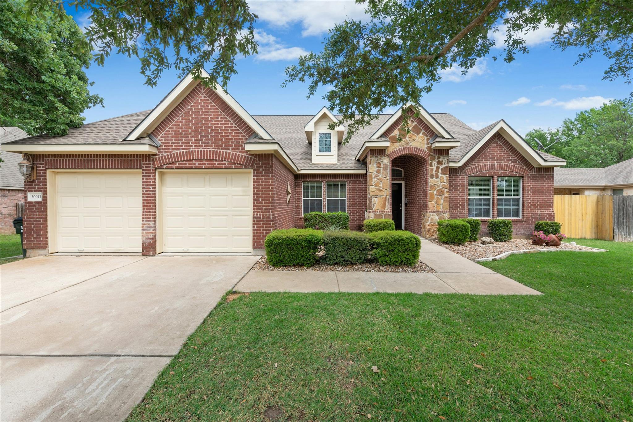 Listing photo 1 of 30013  Edgewood Dr