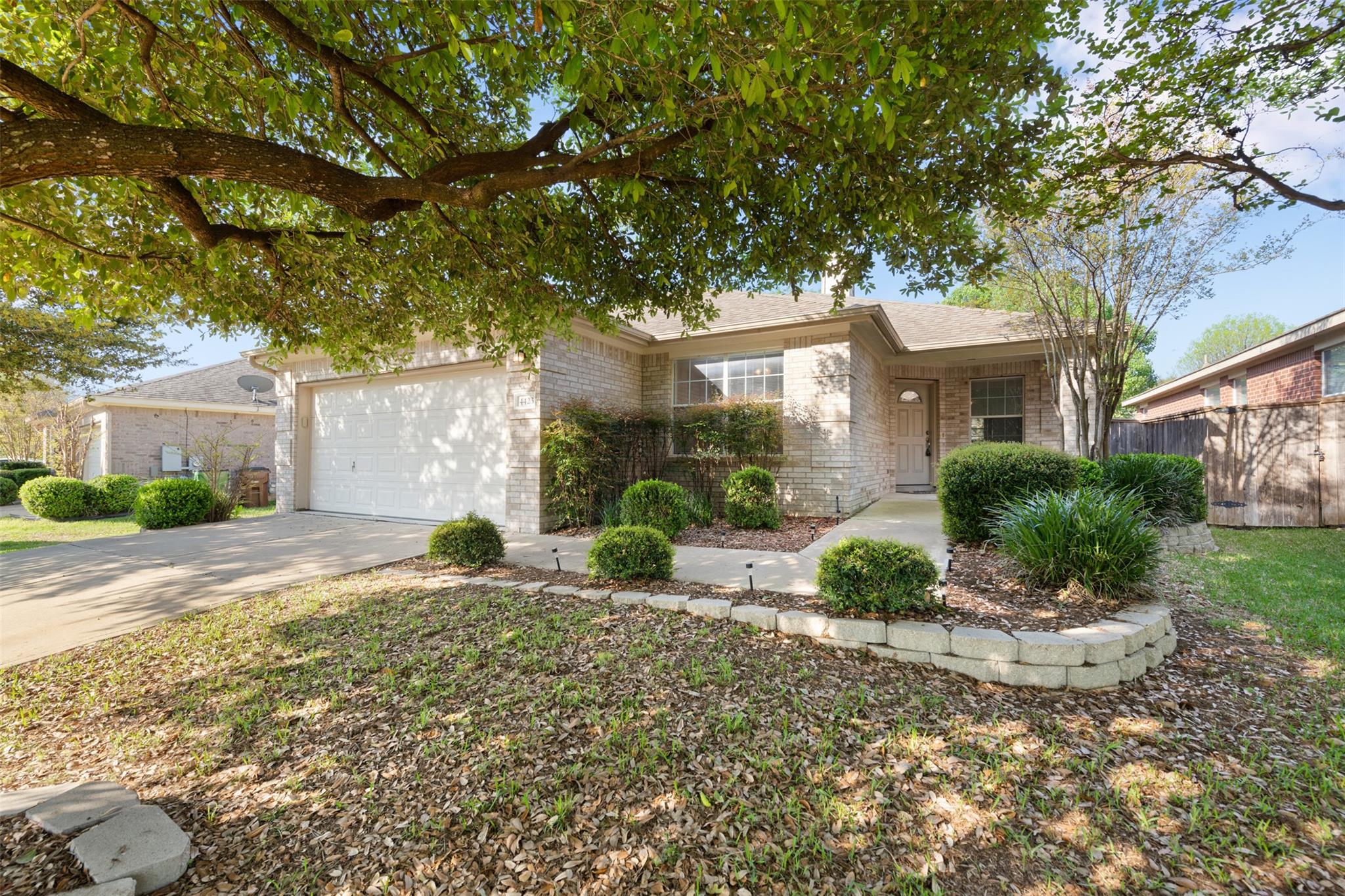 Listing photo 1 of 4423  Meadowside Ln