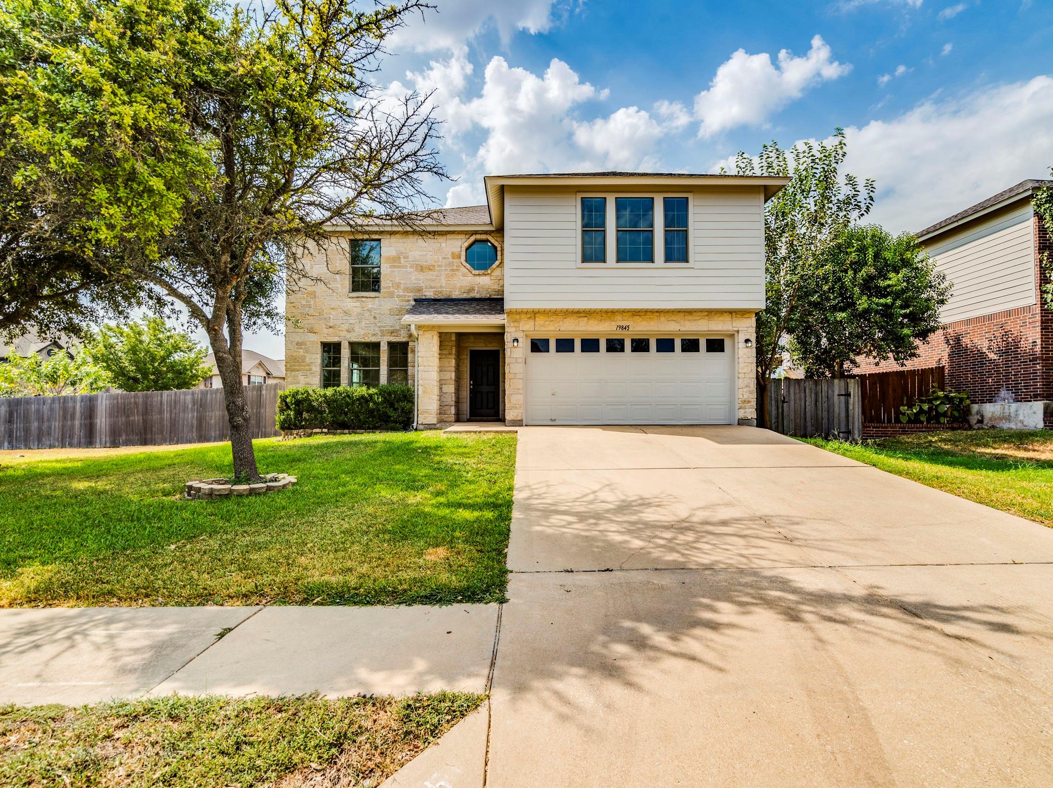 Listing photo 1 of 19845  San Chisolm Dr