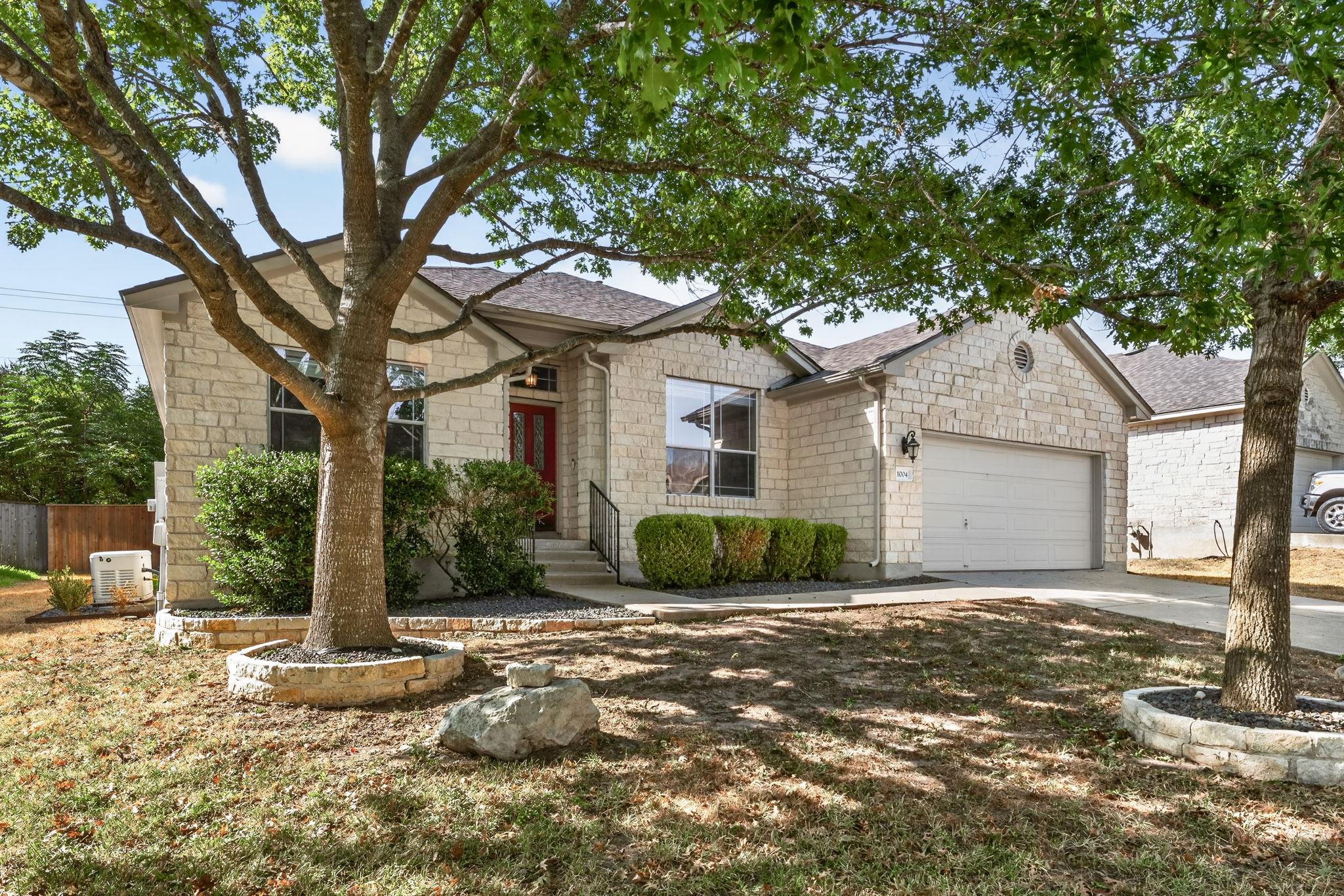 Listing photo 1 of 1004  Applerock None
