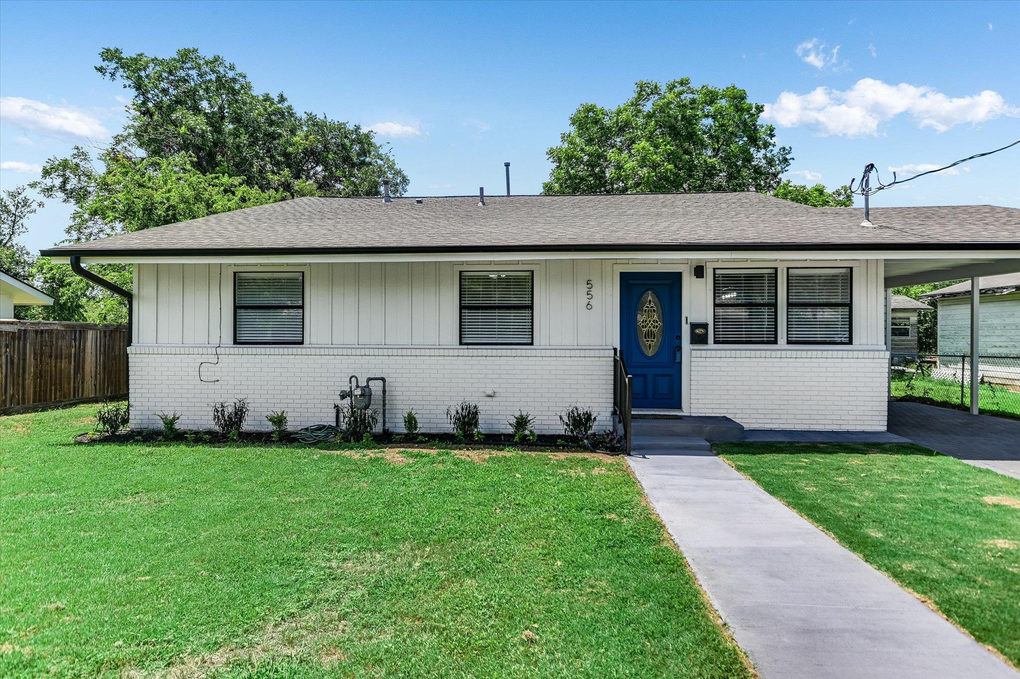 Listing photo 1 of 556 E 19th St