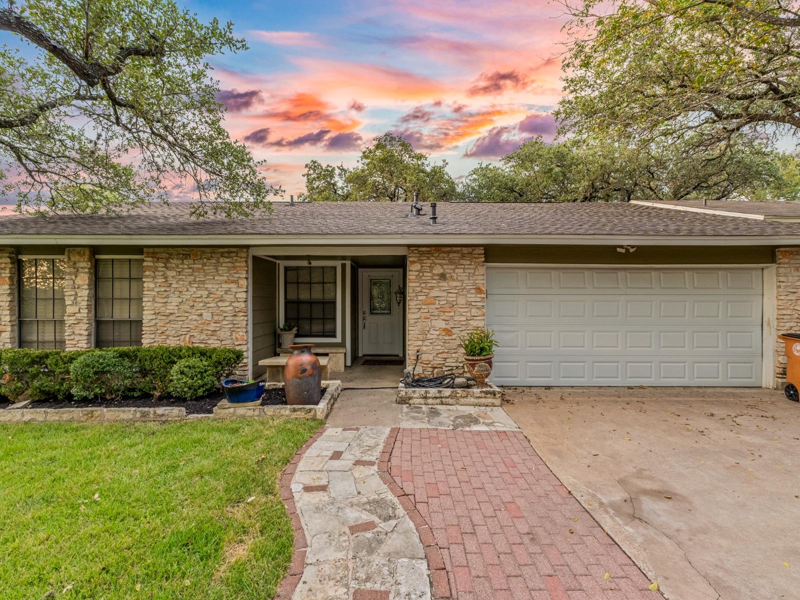 Listing photo 1 of 404  MULBERRY Dr