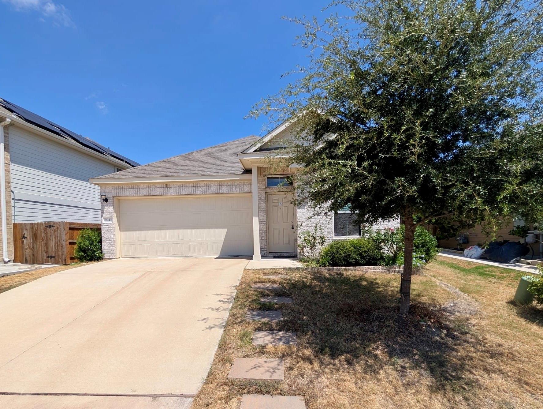 Listing photo 1 of 824  Falkland Trce