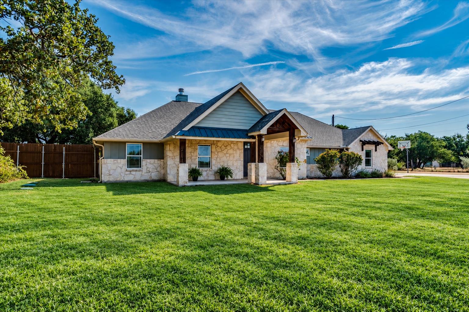 Listing photo 1 of 109  Deep Lake Cir