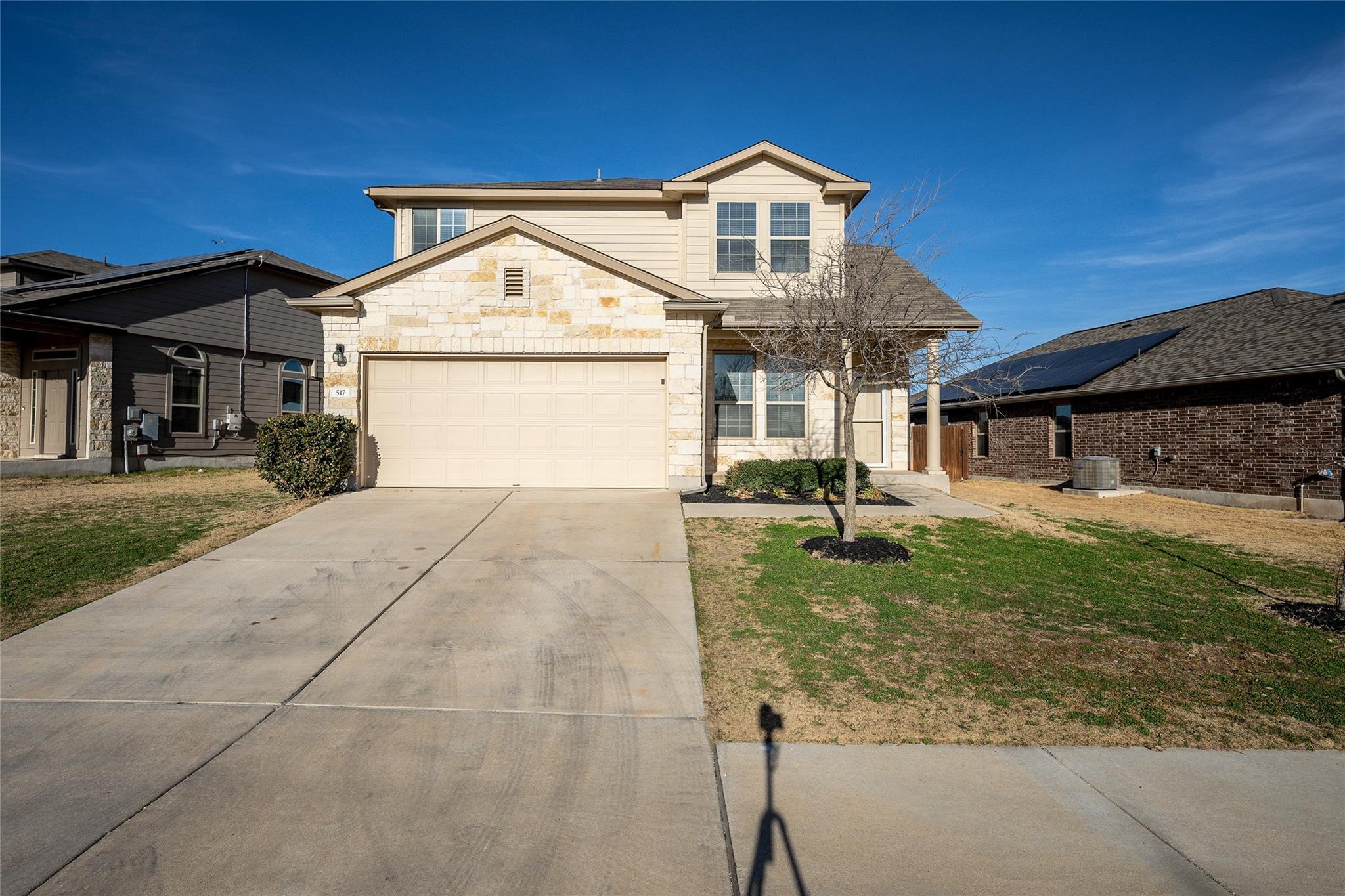 Listing photo 1 of 517  Pinnacle Dr