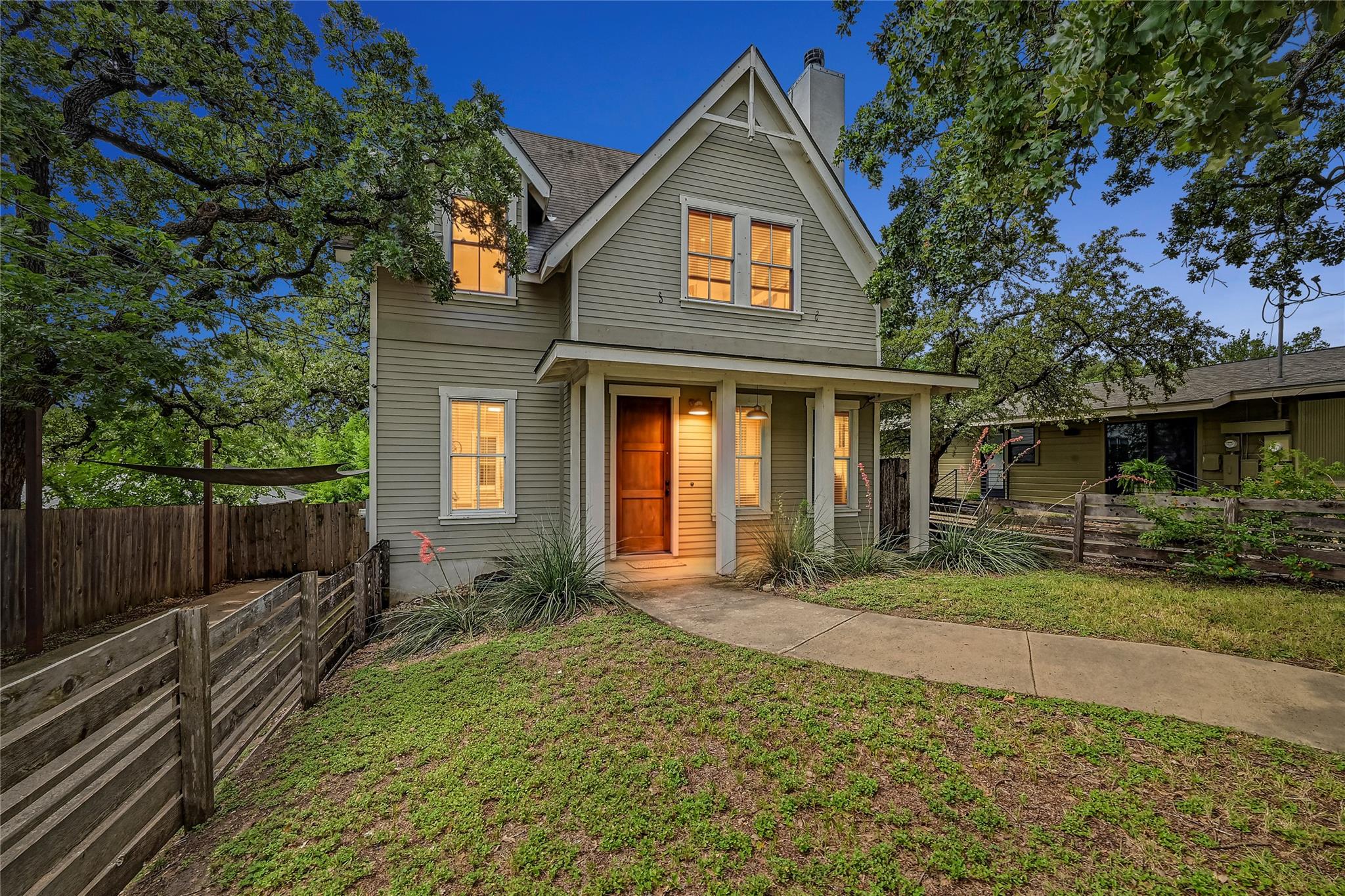 Listing photo 1 of 2013  Peoples St
