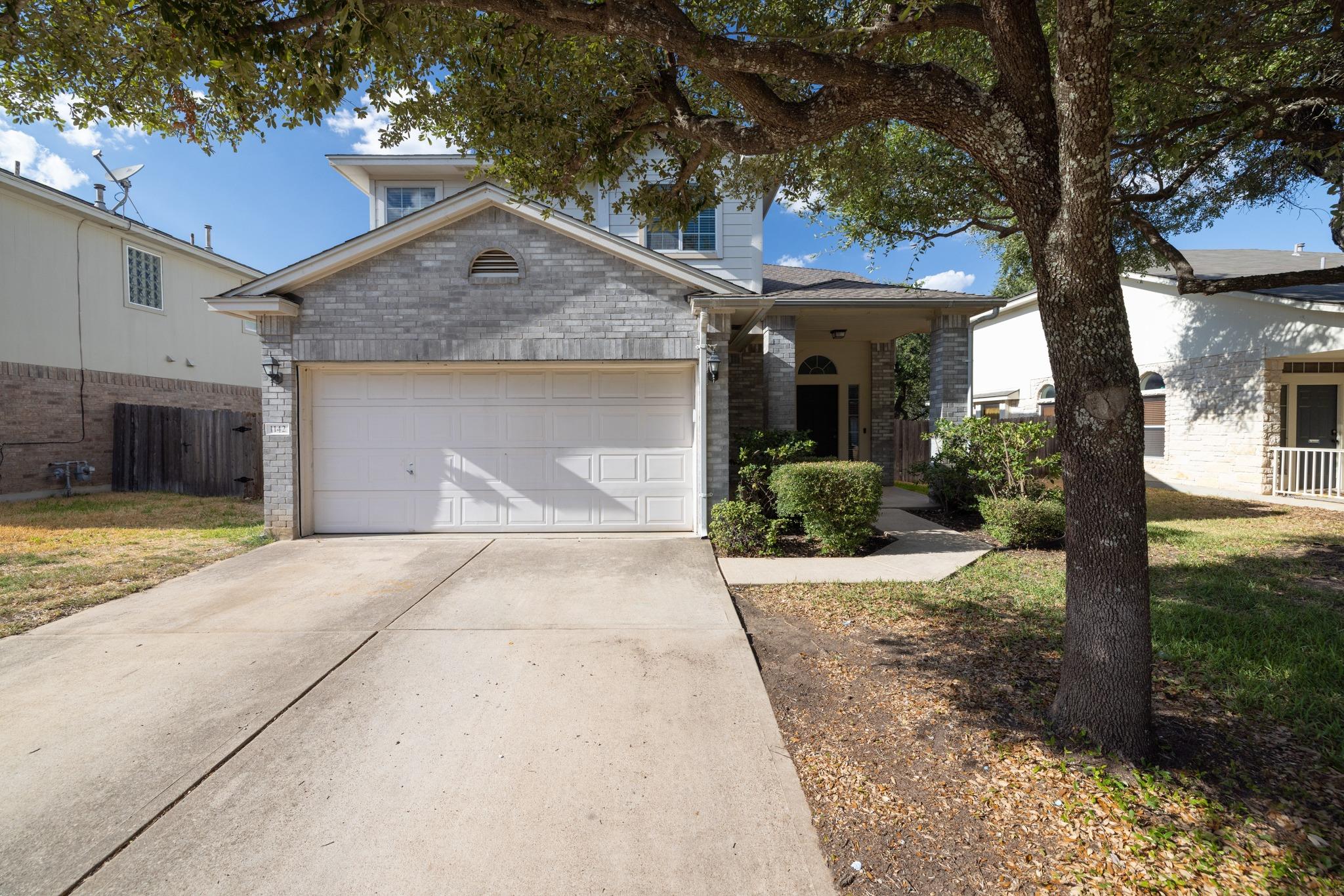 Listing photo 1 of 1142  Stone Forest Trl