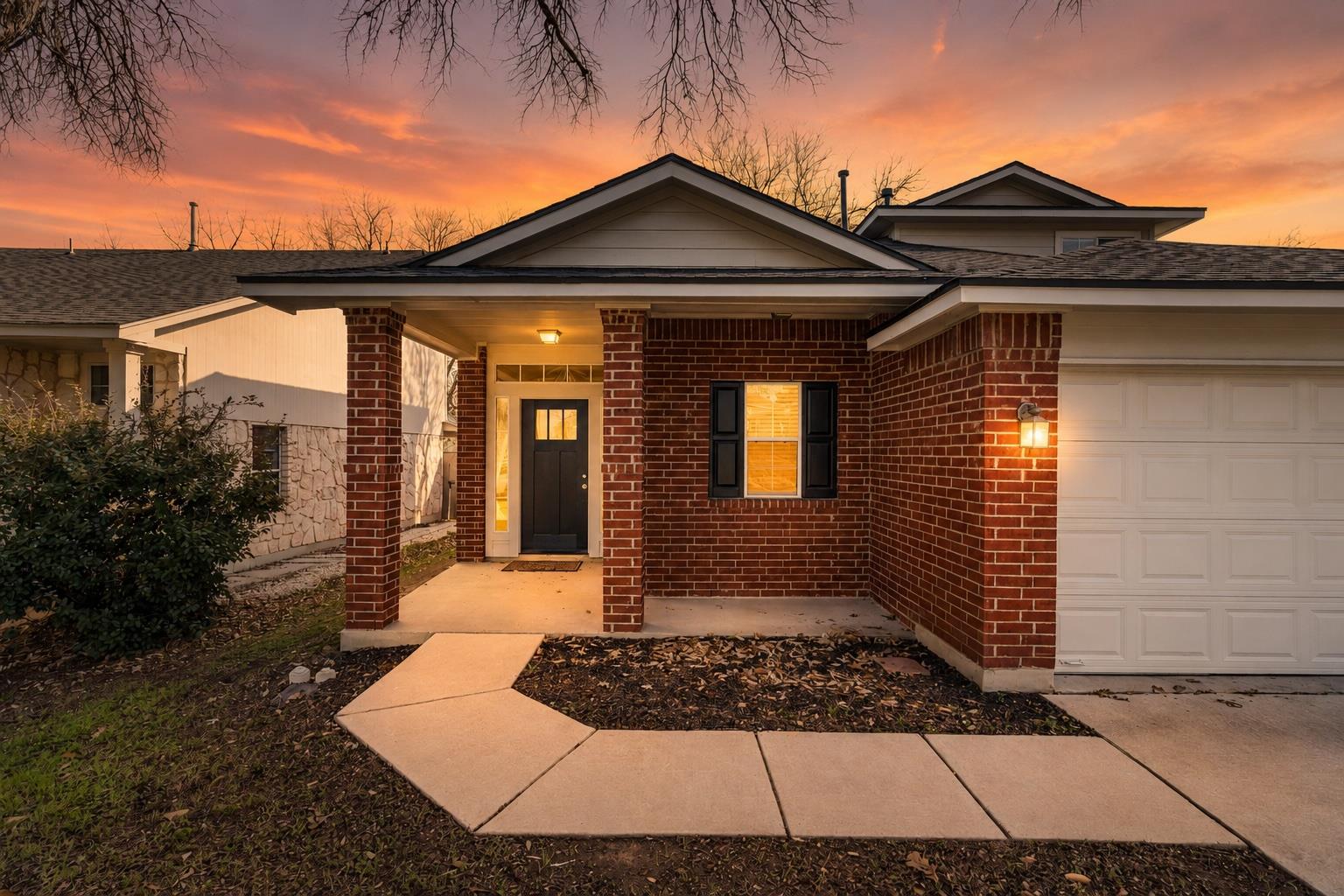 Listing photo 1 of 11116  Jim Thorpe Ln