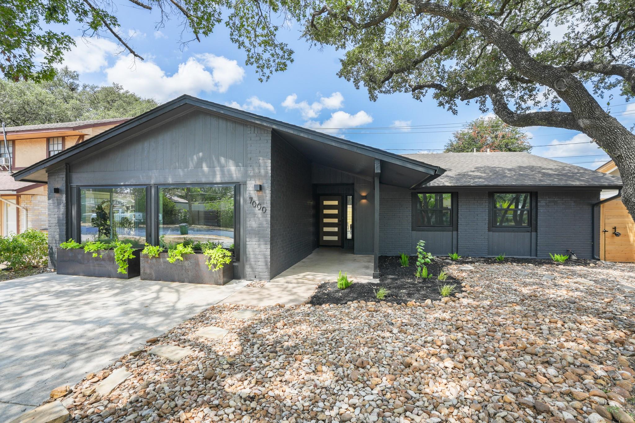 Listing photo 1 of 7000  Shadywood Dr