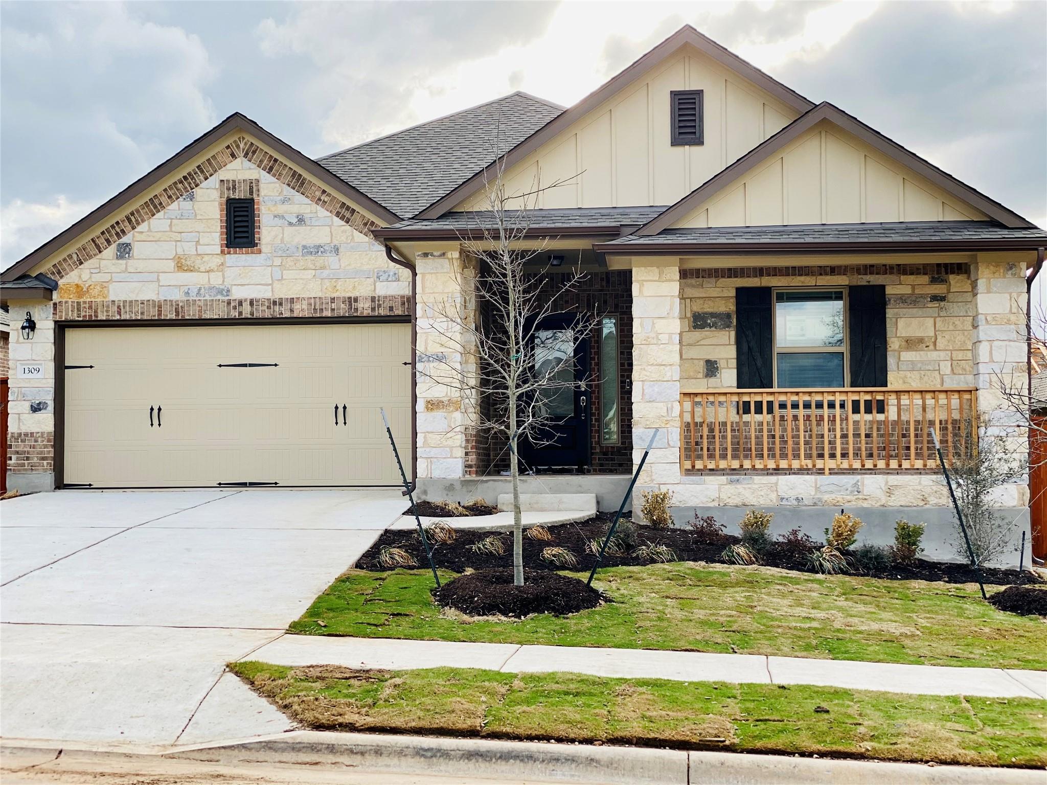 A striking exterior combining native stone and ve