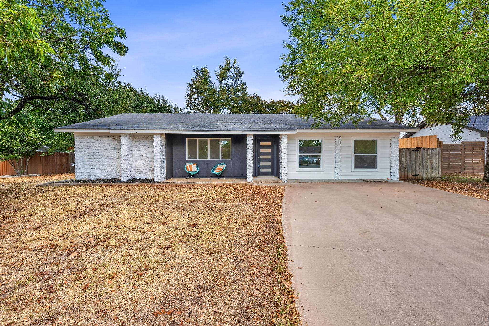 Listing photo 1 of 12505  Parkland Dr