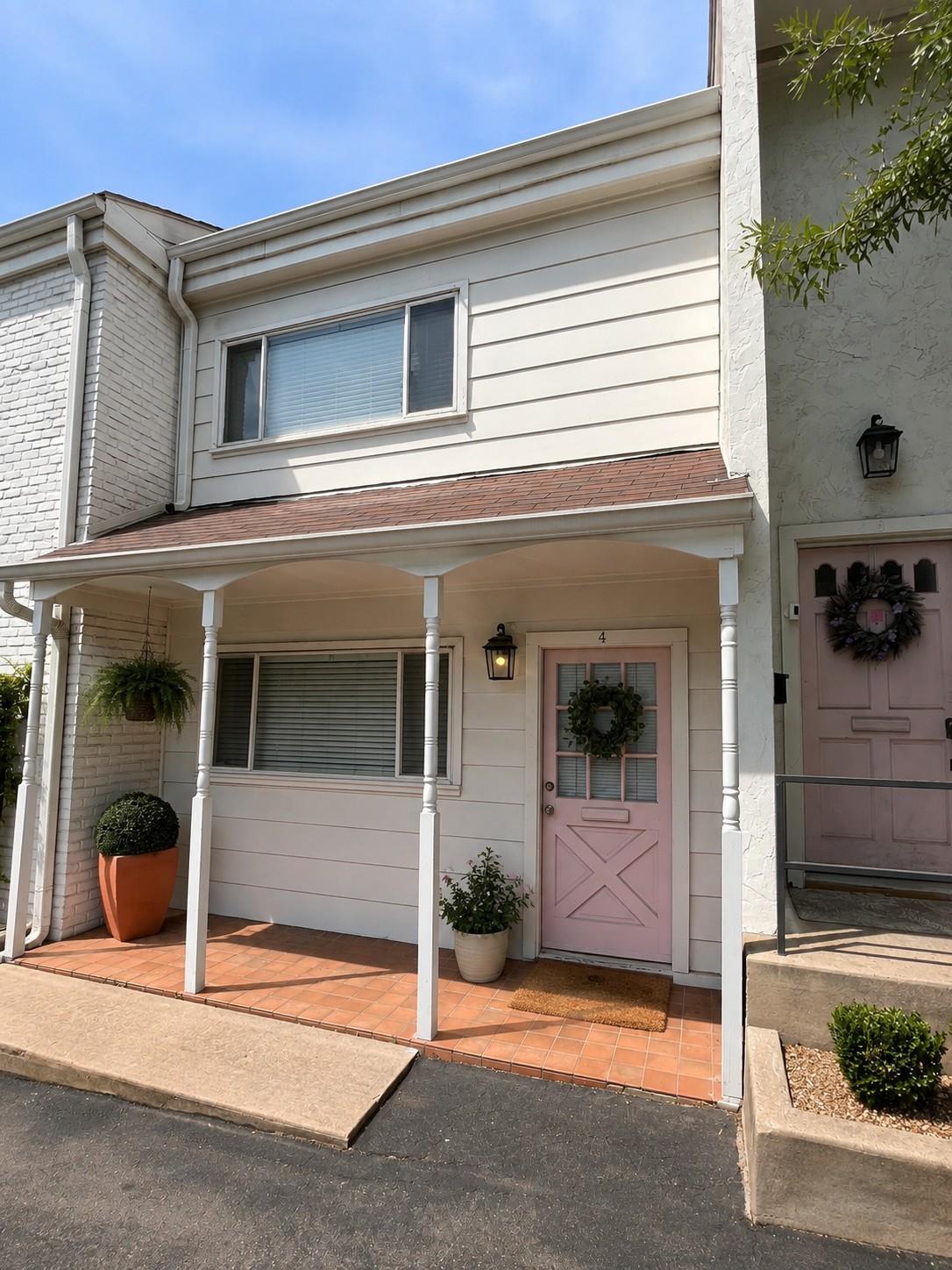 Listing photo 1 of 2401  Winsted Ln  #4