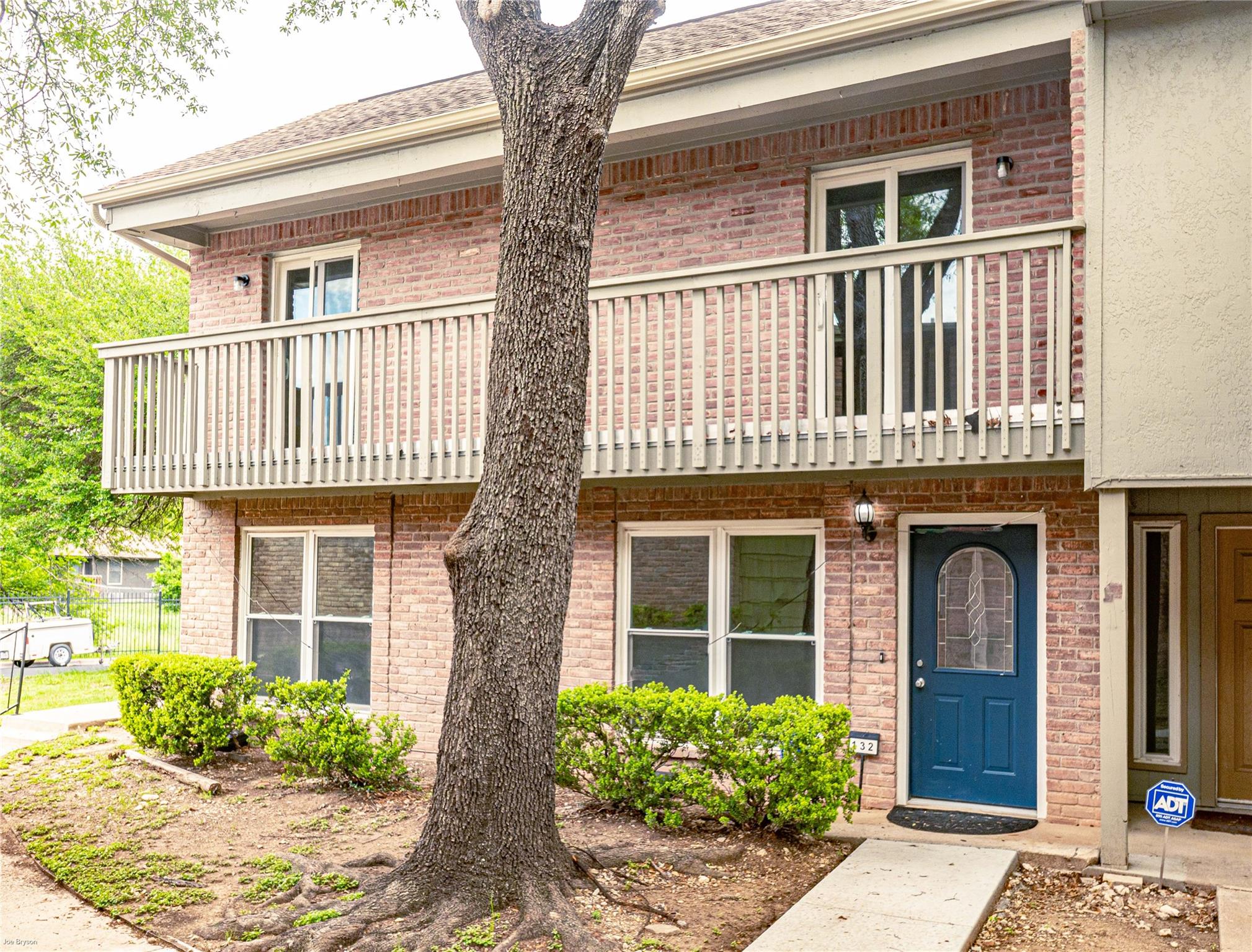 Listing photo 1 of 9009  North Plz  #132