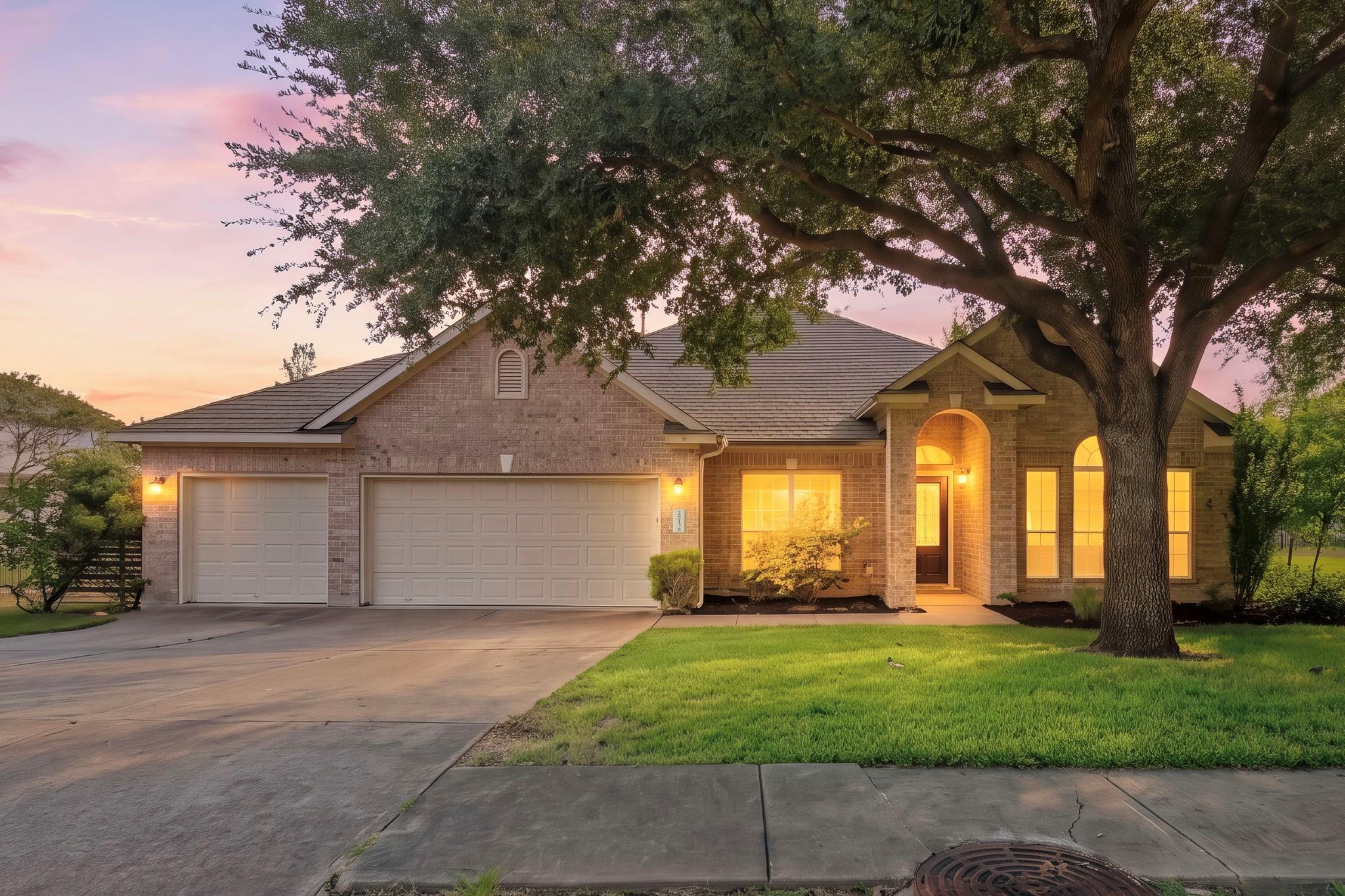 Listing photo 1 of 2813  Winding Shore Ln