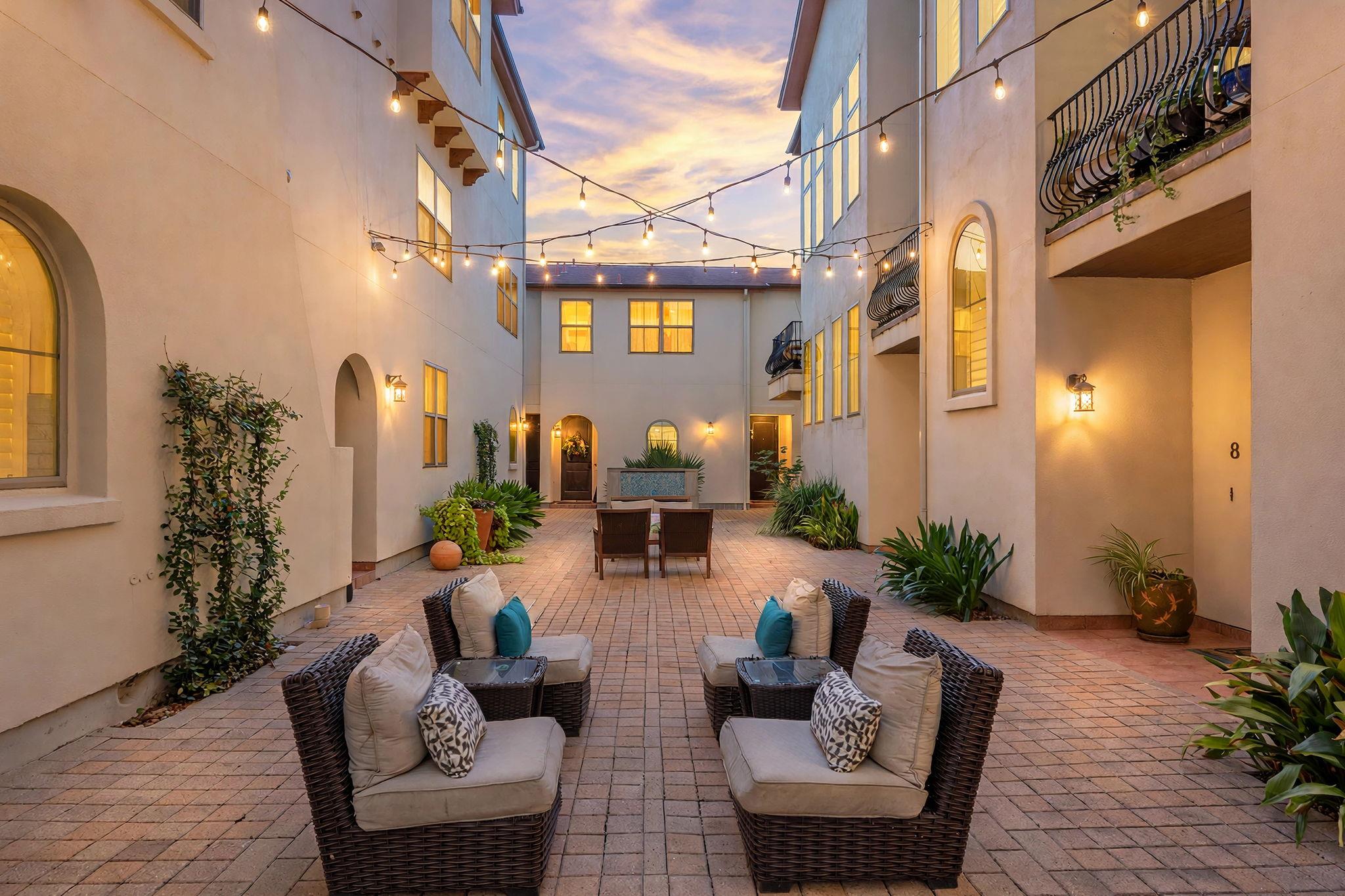 Listing photo 1 of 2207  Pasadena Dr  #10