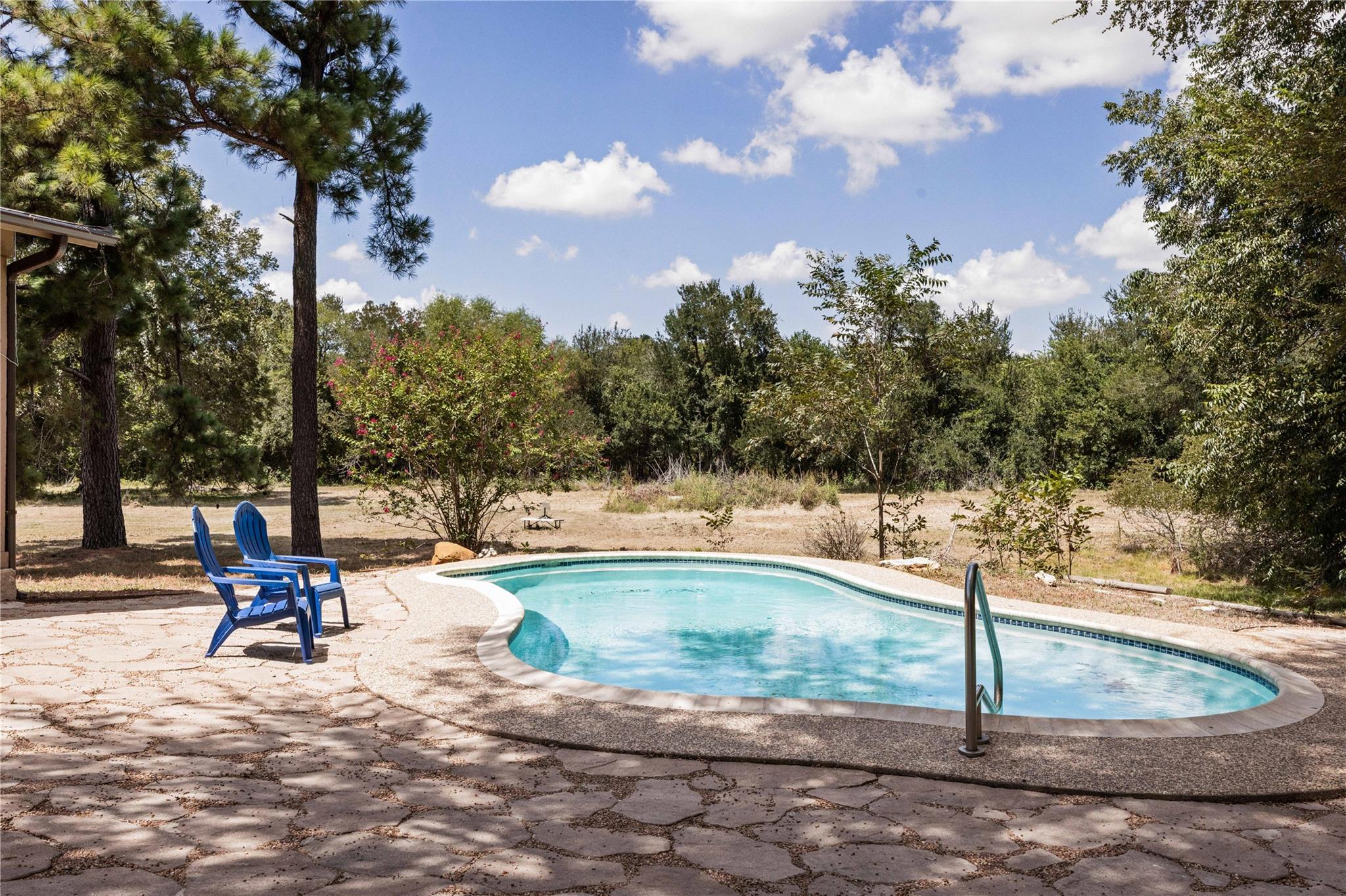 Listing photo 1 of 446  Roemer Rd