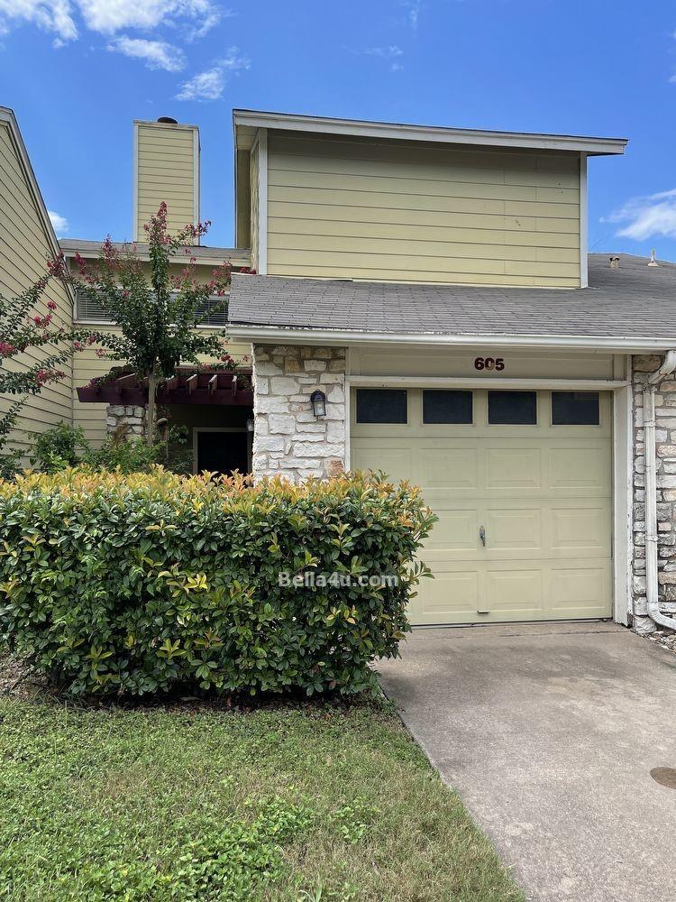 Listing photo 1 of 512  Eberhart Ln  #605