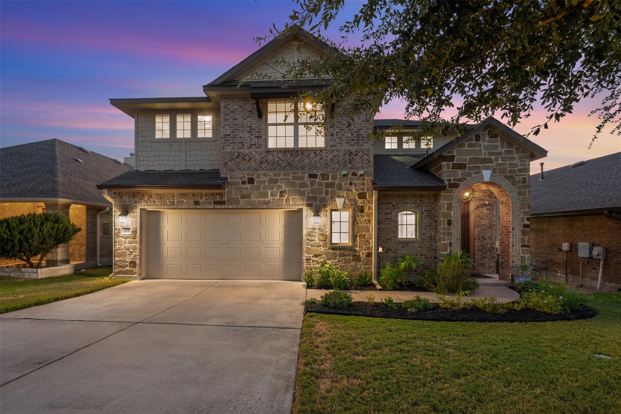 Listing photo 1 of 175  Mount Ellen St