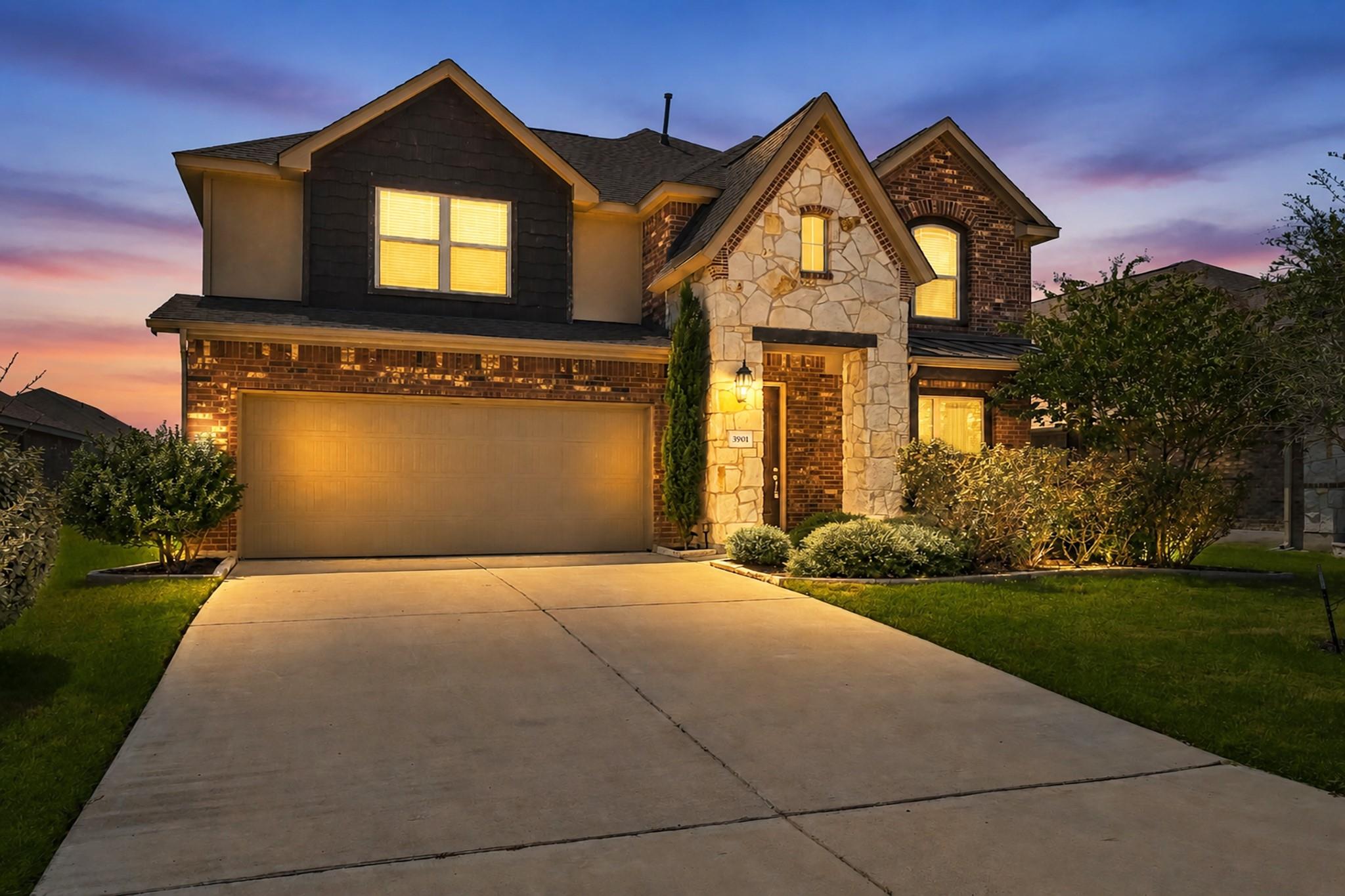 Striking brick and stone architectural details de