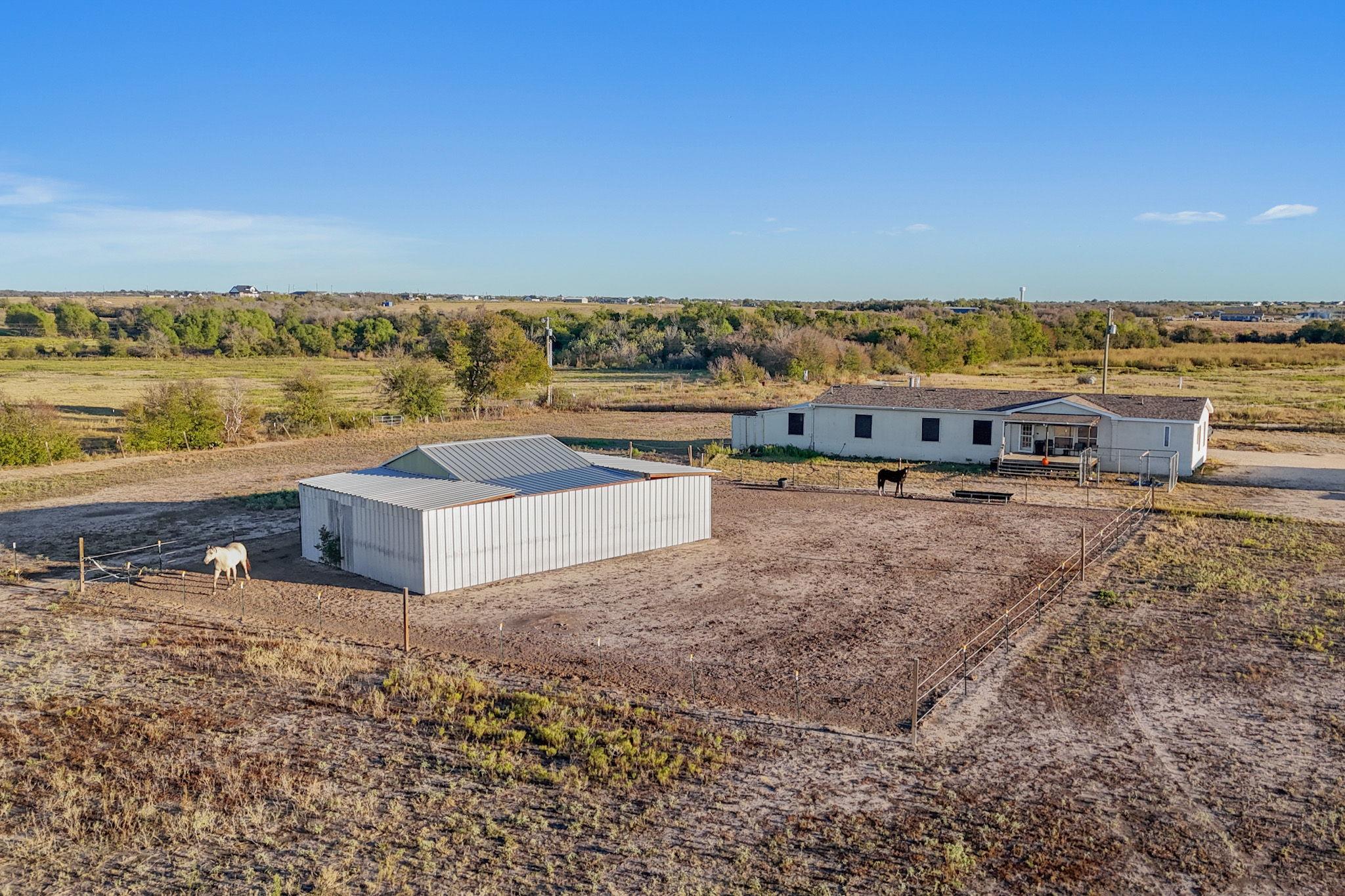 Listing photo 1 of 1600  County Road 465 None