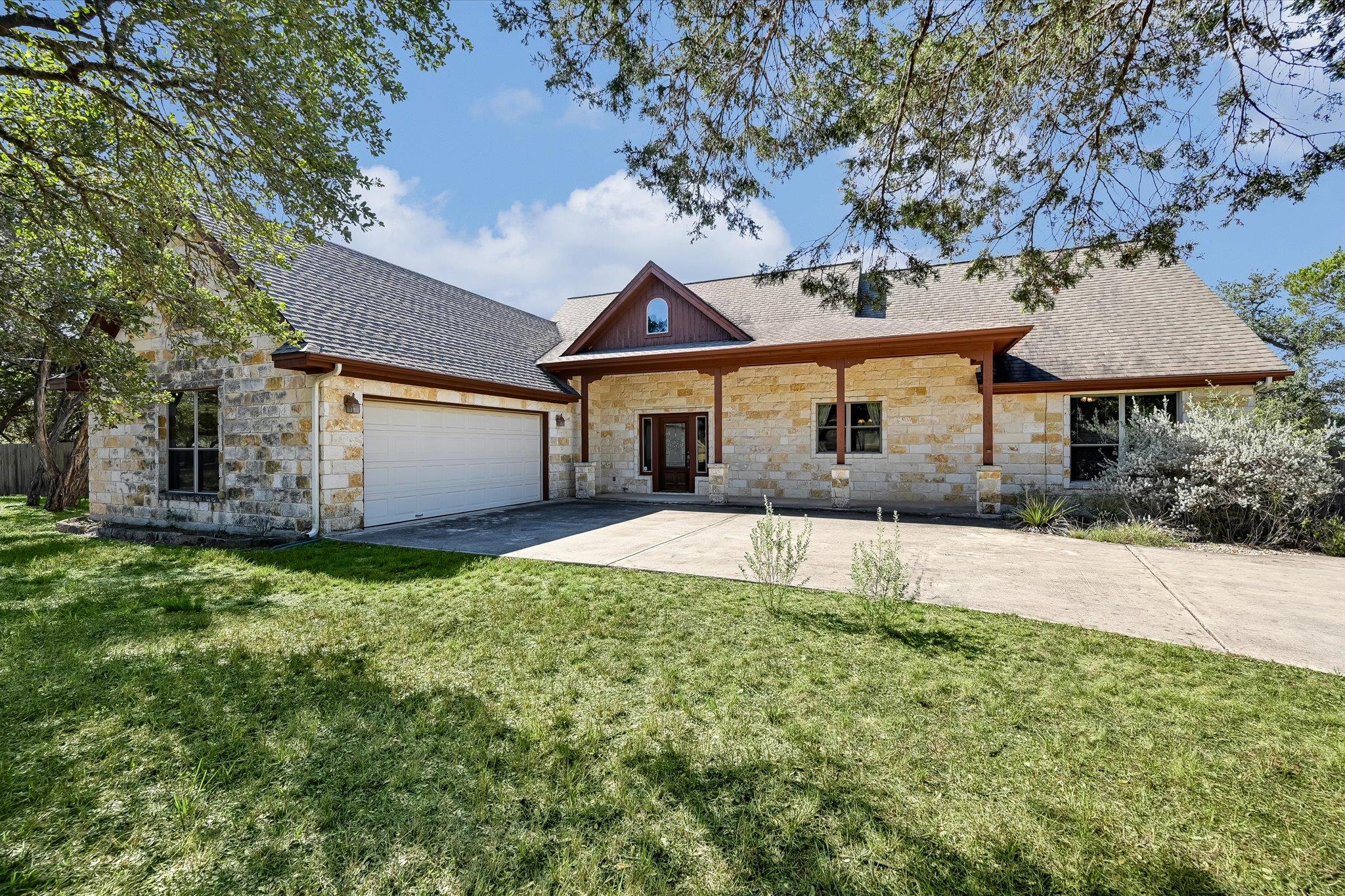 Listing photo 1 of 404 W View Dr