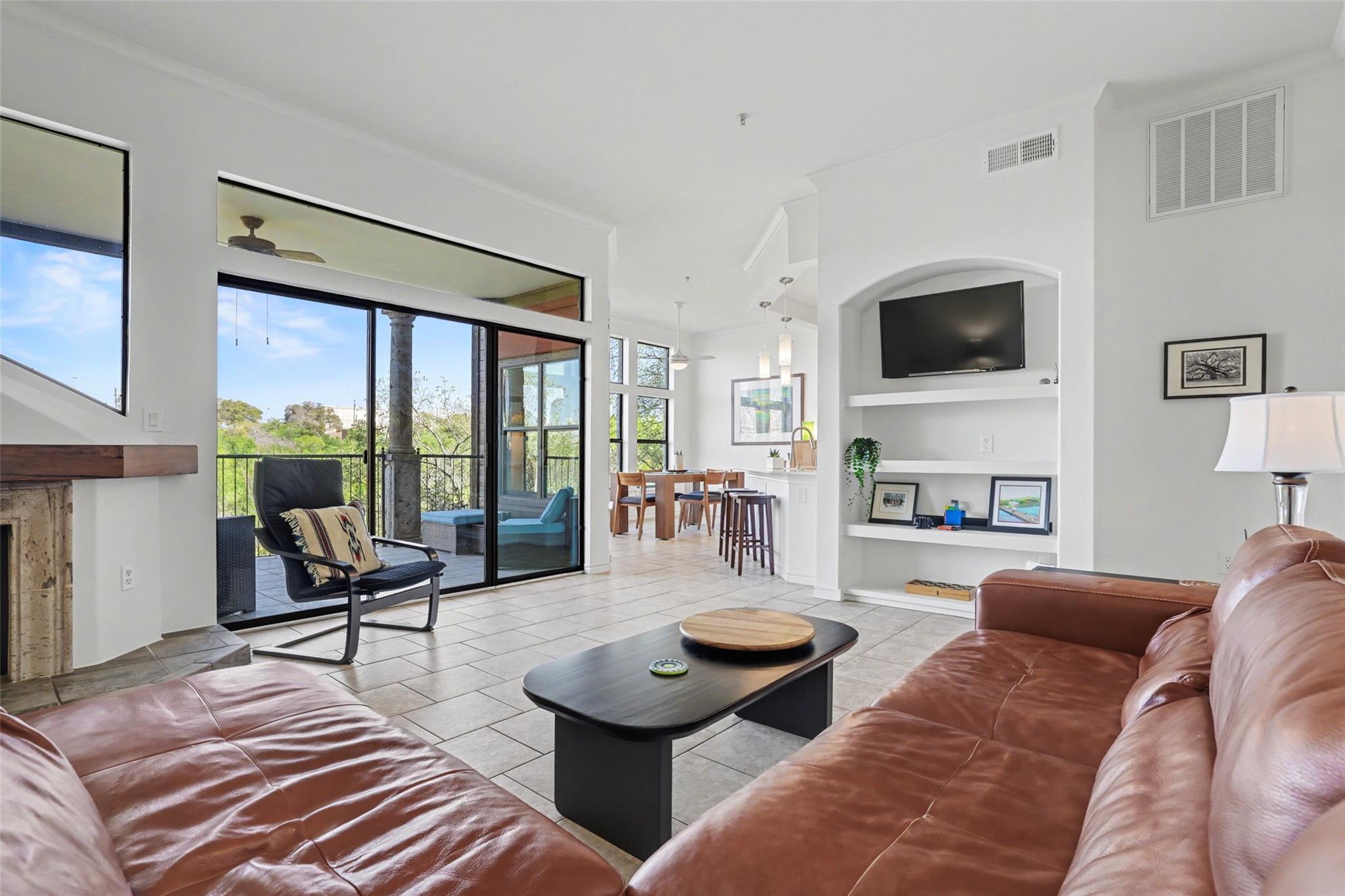Listing photo 1 of 300  San Gabriel Village Blvd  #512