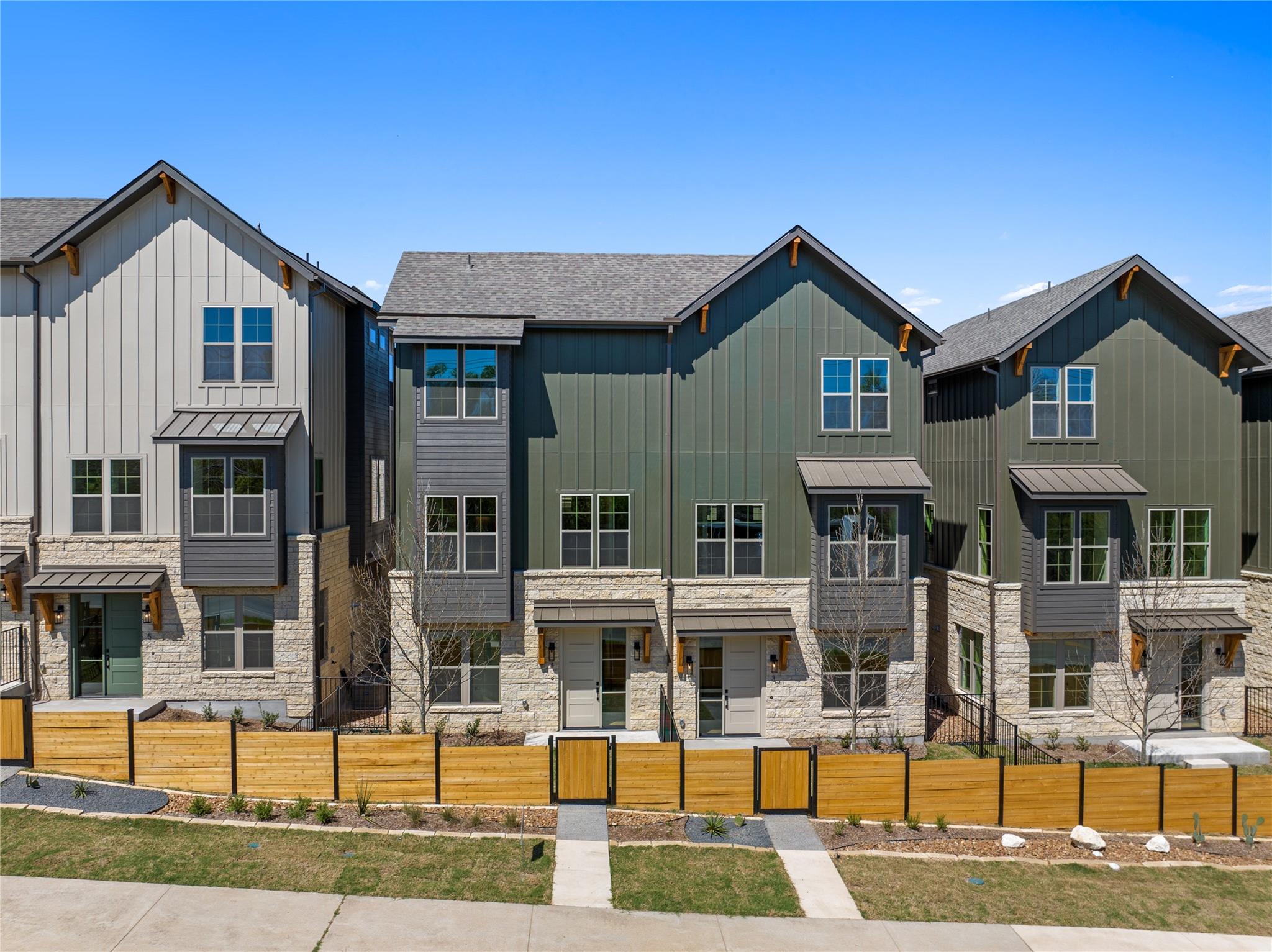 Listing photo 1 of 3500  Pecan Springs Rd  #4