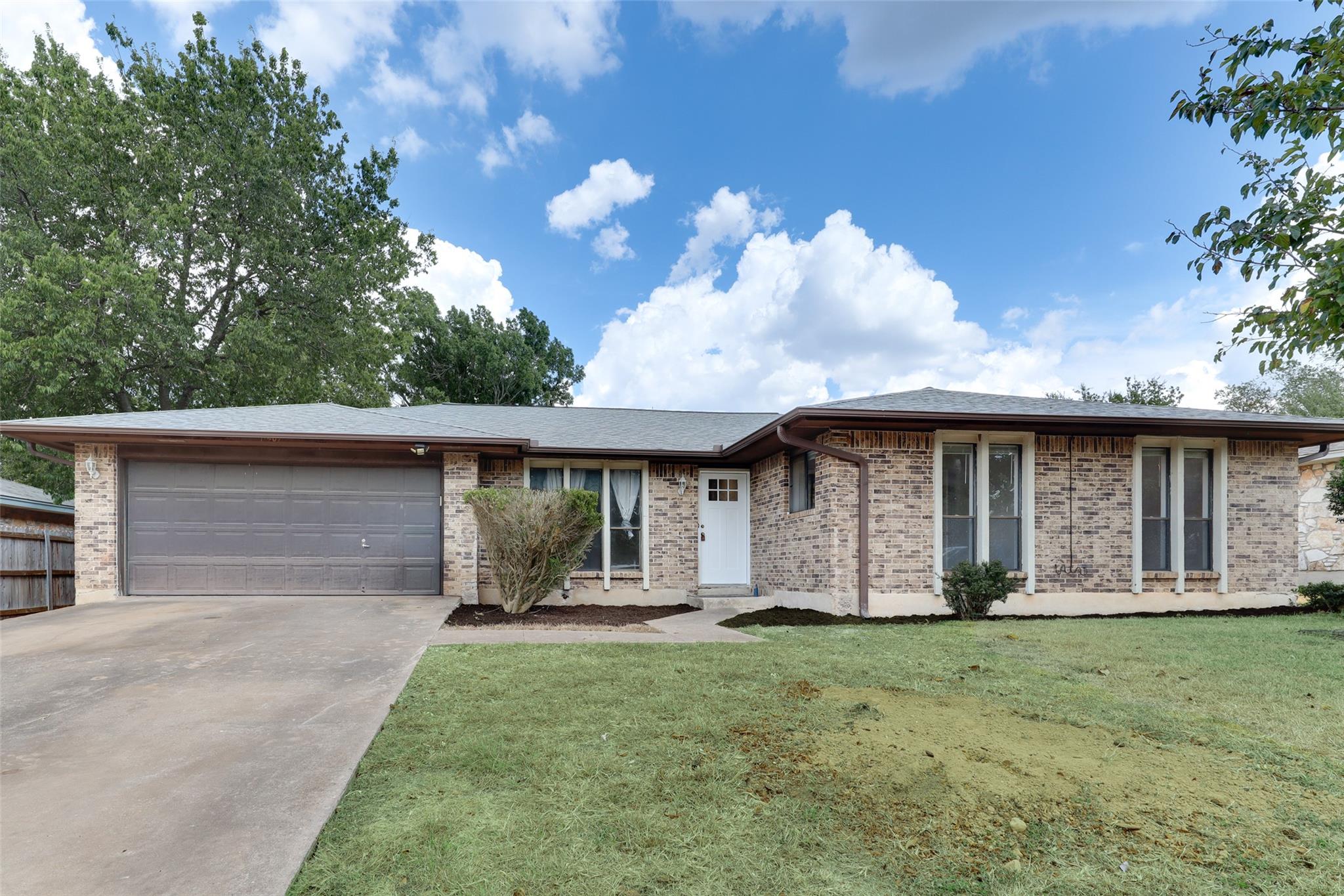 Listing photo 1 of 11407  Barrington Way