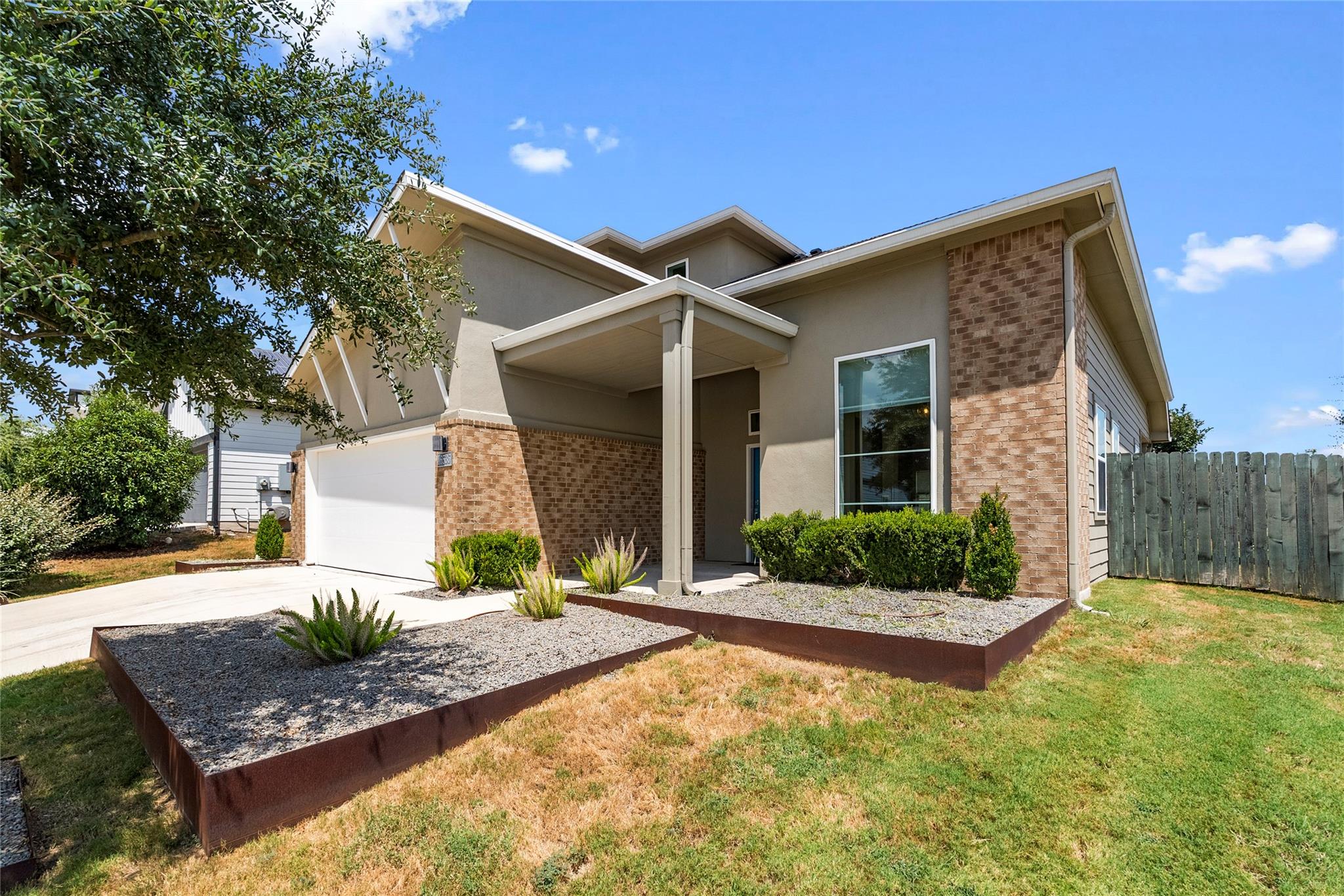 Listing photo 1 of 16536  Summery St