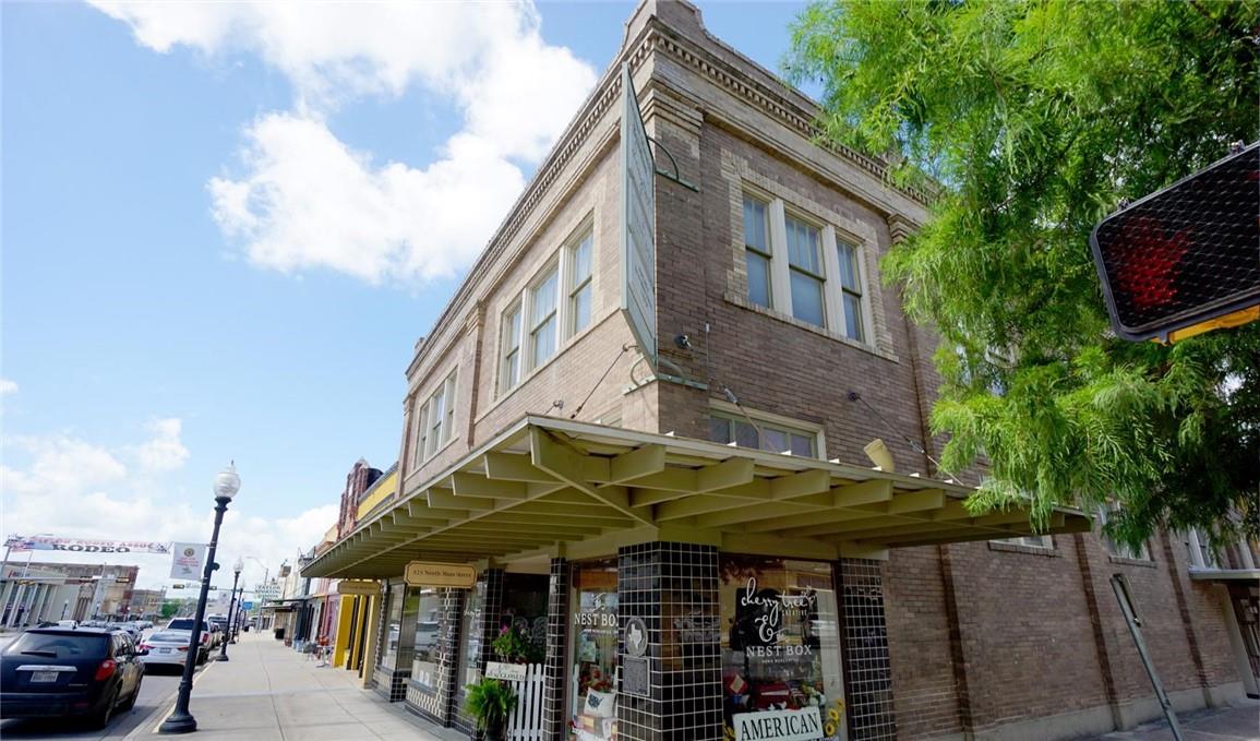 Listing photo 1 of 321 N Main St