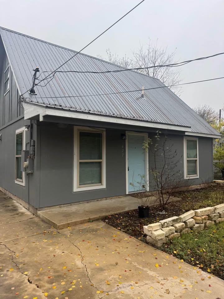 Listing photo 1 of 622  Trinity St