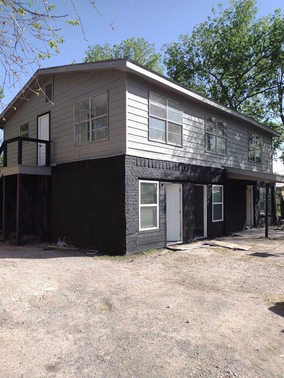 A classic two-story structure features contrastin