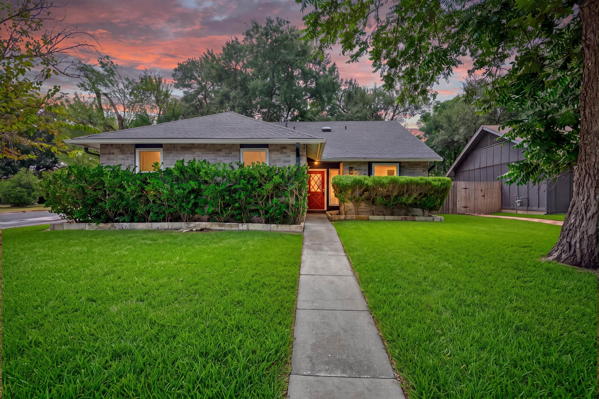 Listing photo 1 of 6605  Woodhue Dr