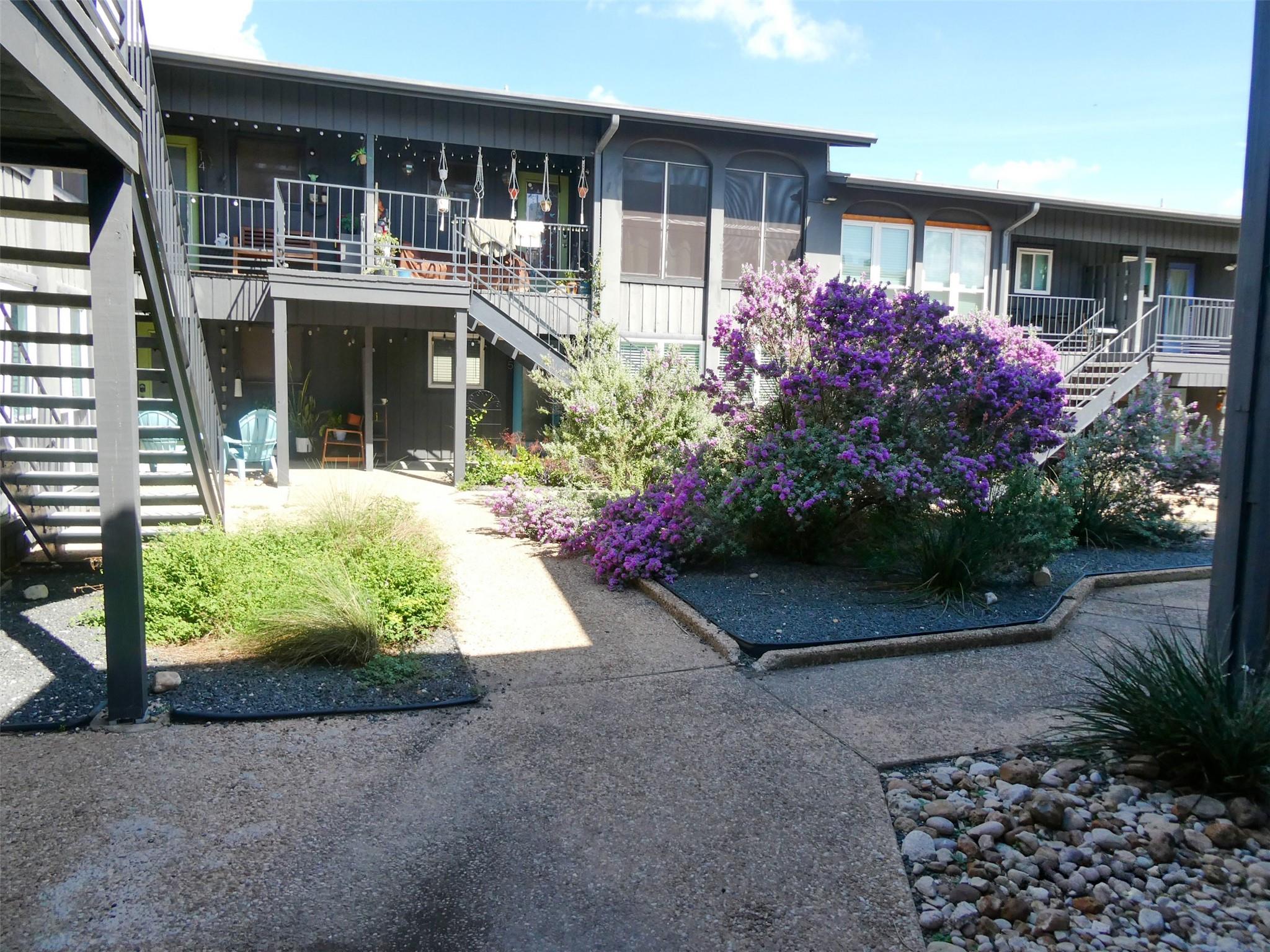 Listing photo 1 of 909  REINLI St  #133