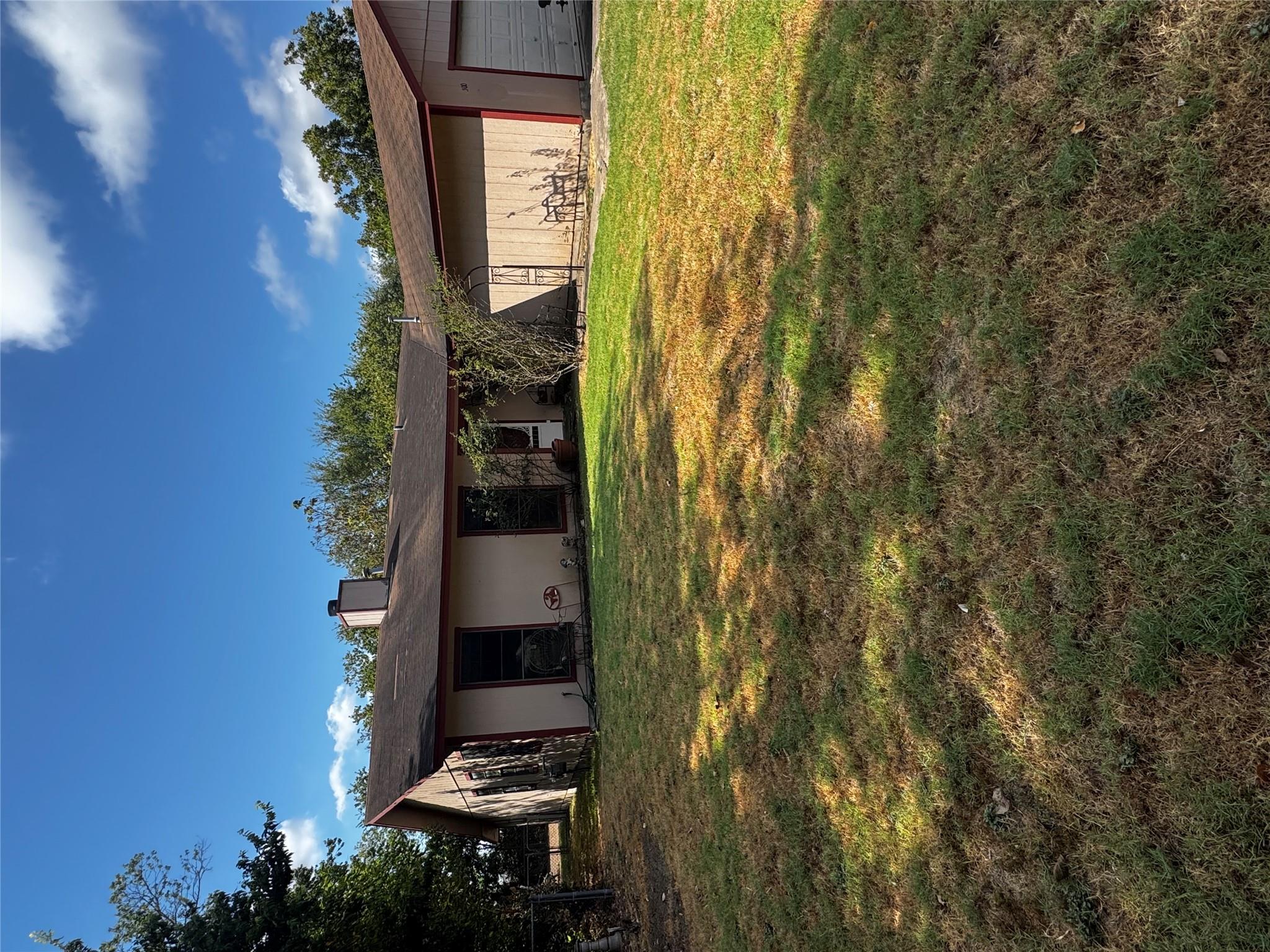 Listing photo 1 of 500  Hosack St